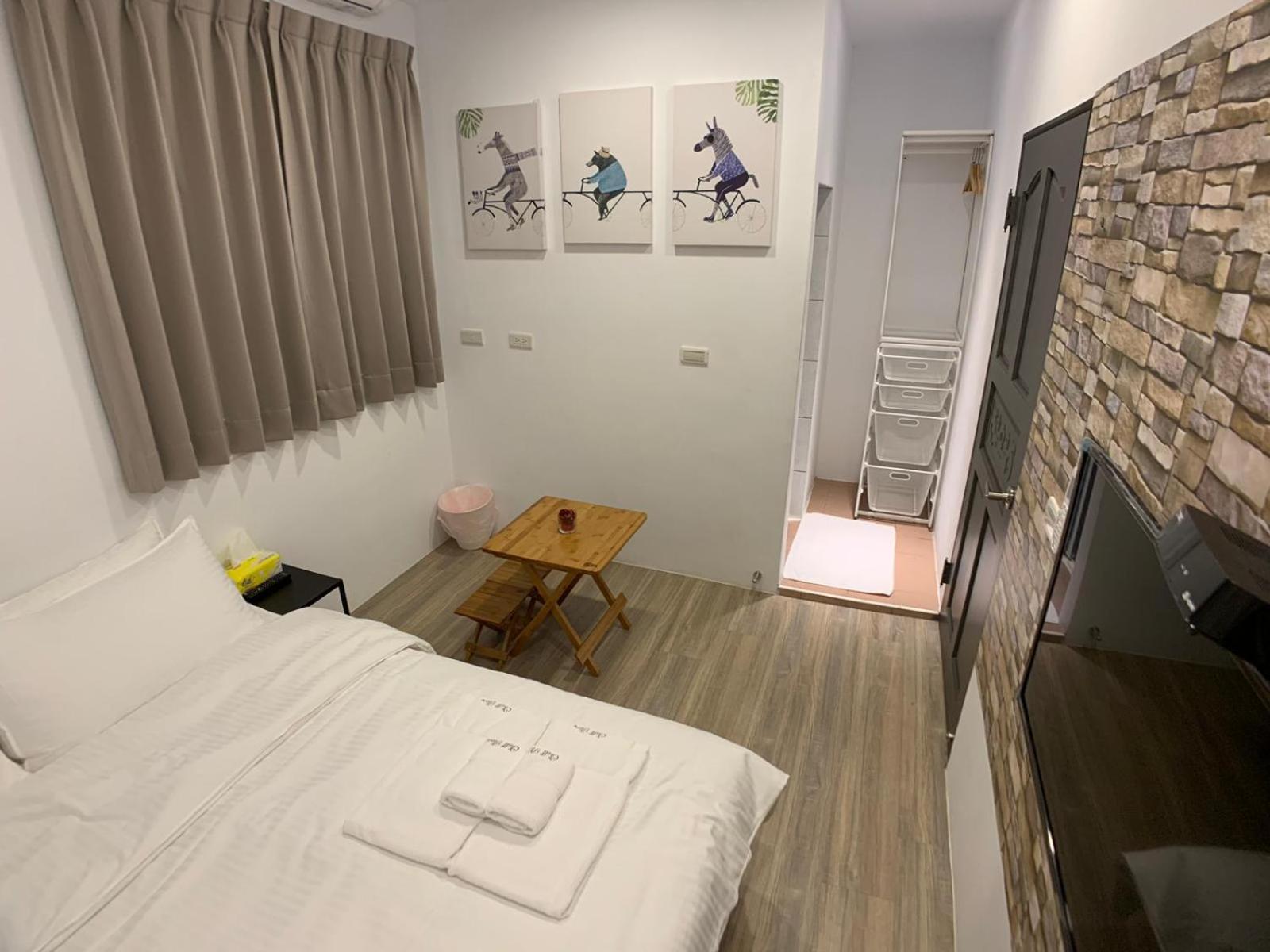 Small Double Room - Photo 2