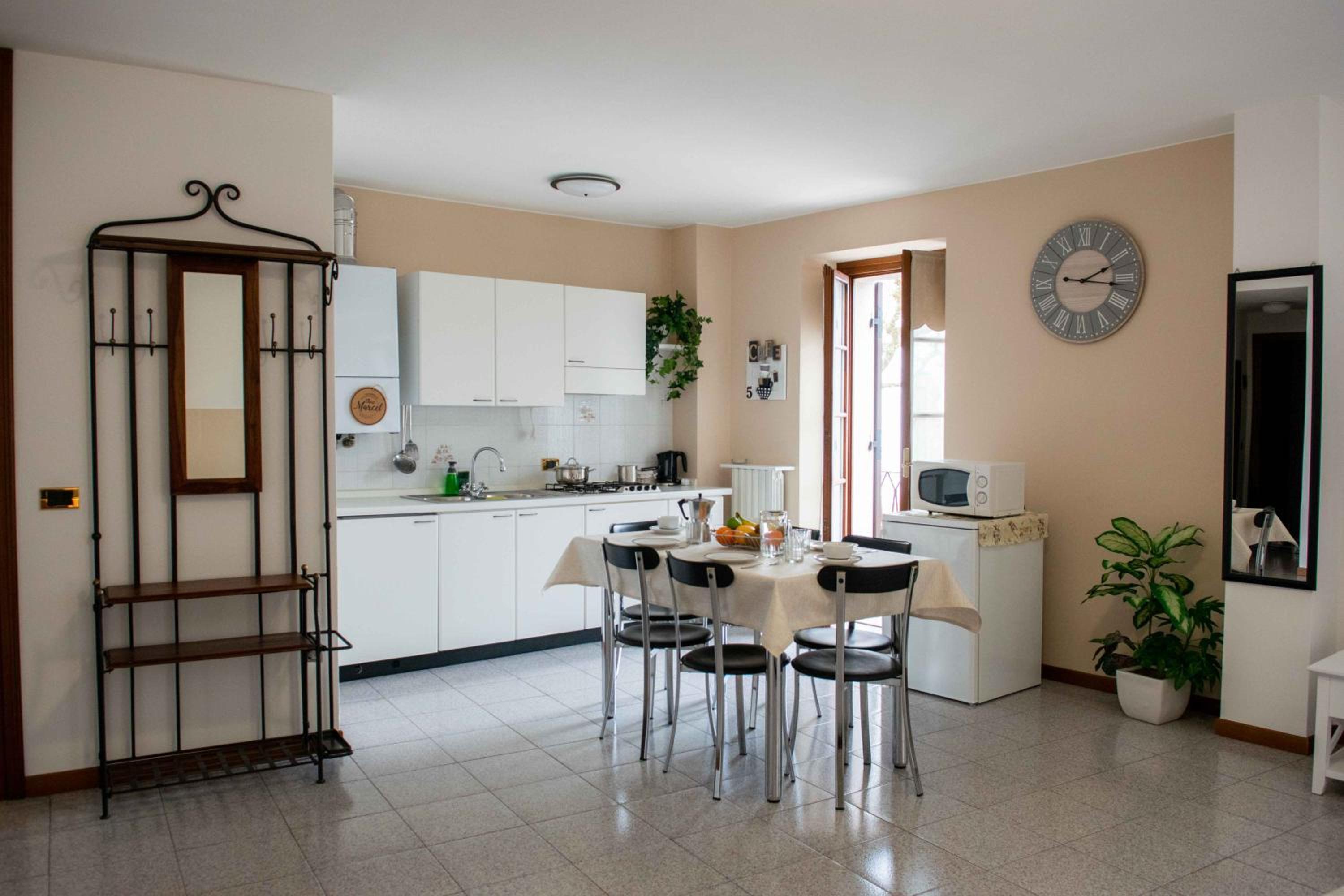 Apartment with Balcony photo 3