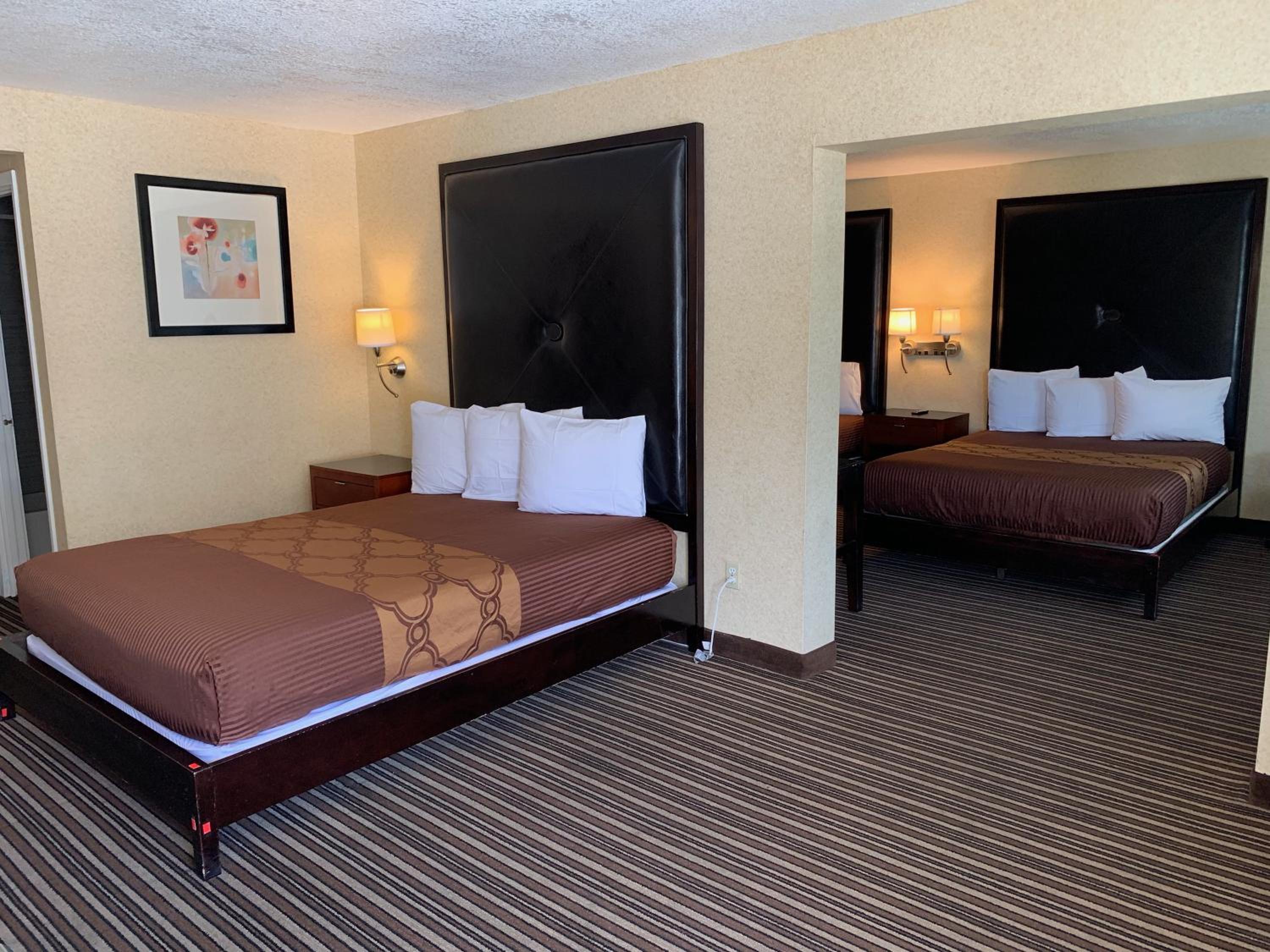 Queen Suite with Three Queen Beds - Non-Smoking - Photo 1