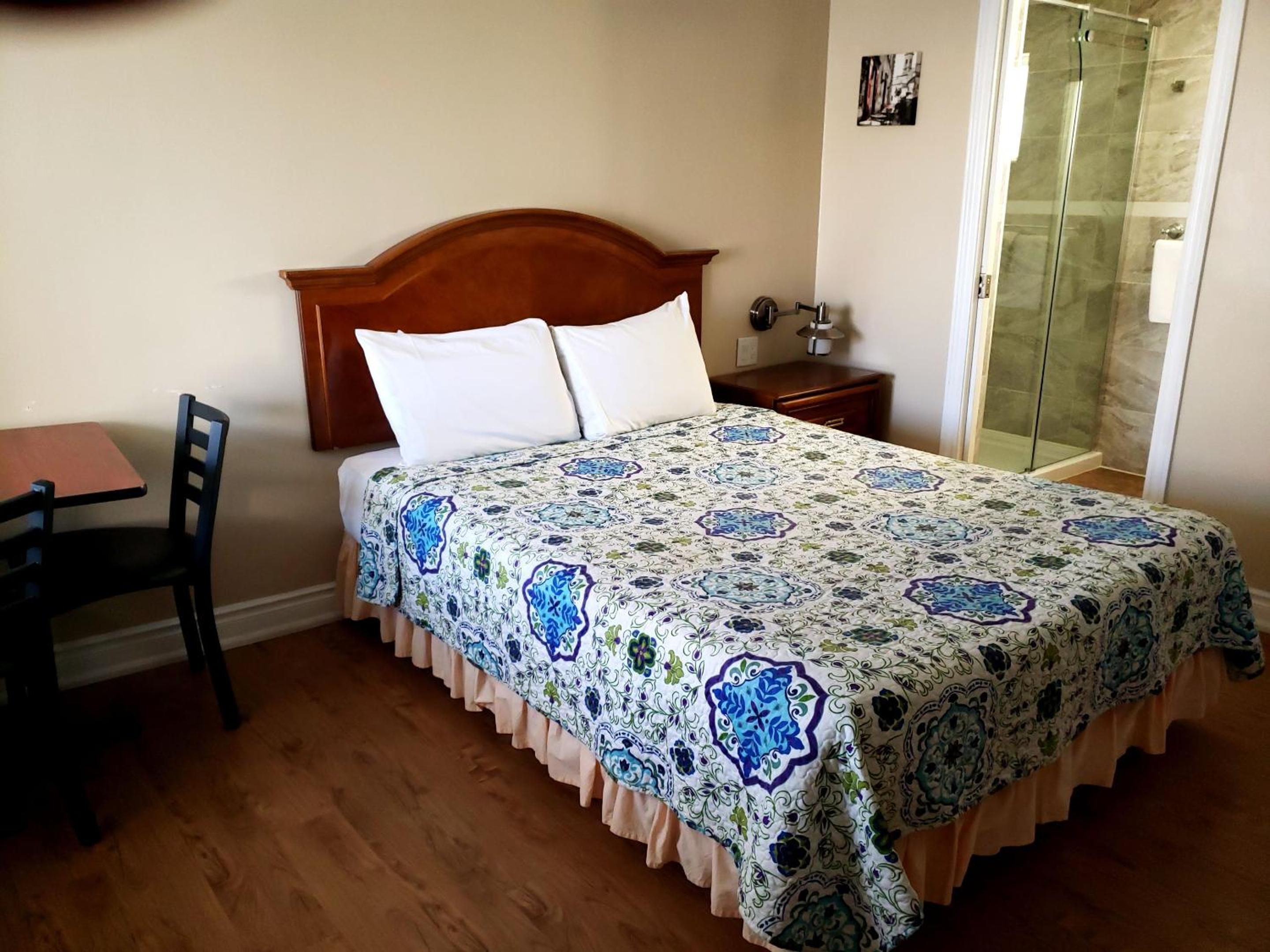 Queen Room photo 3