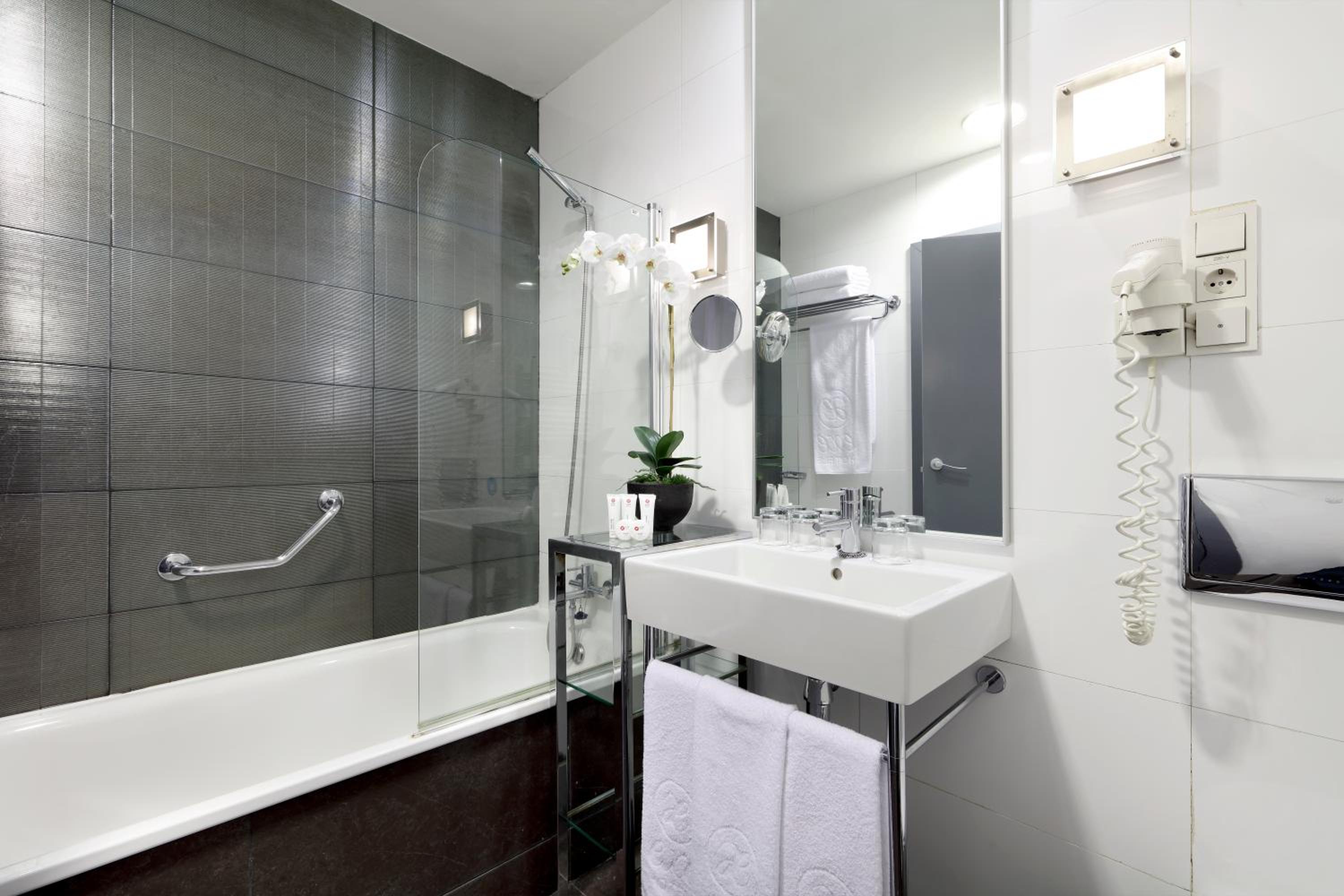Twin Room - Photo 5