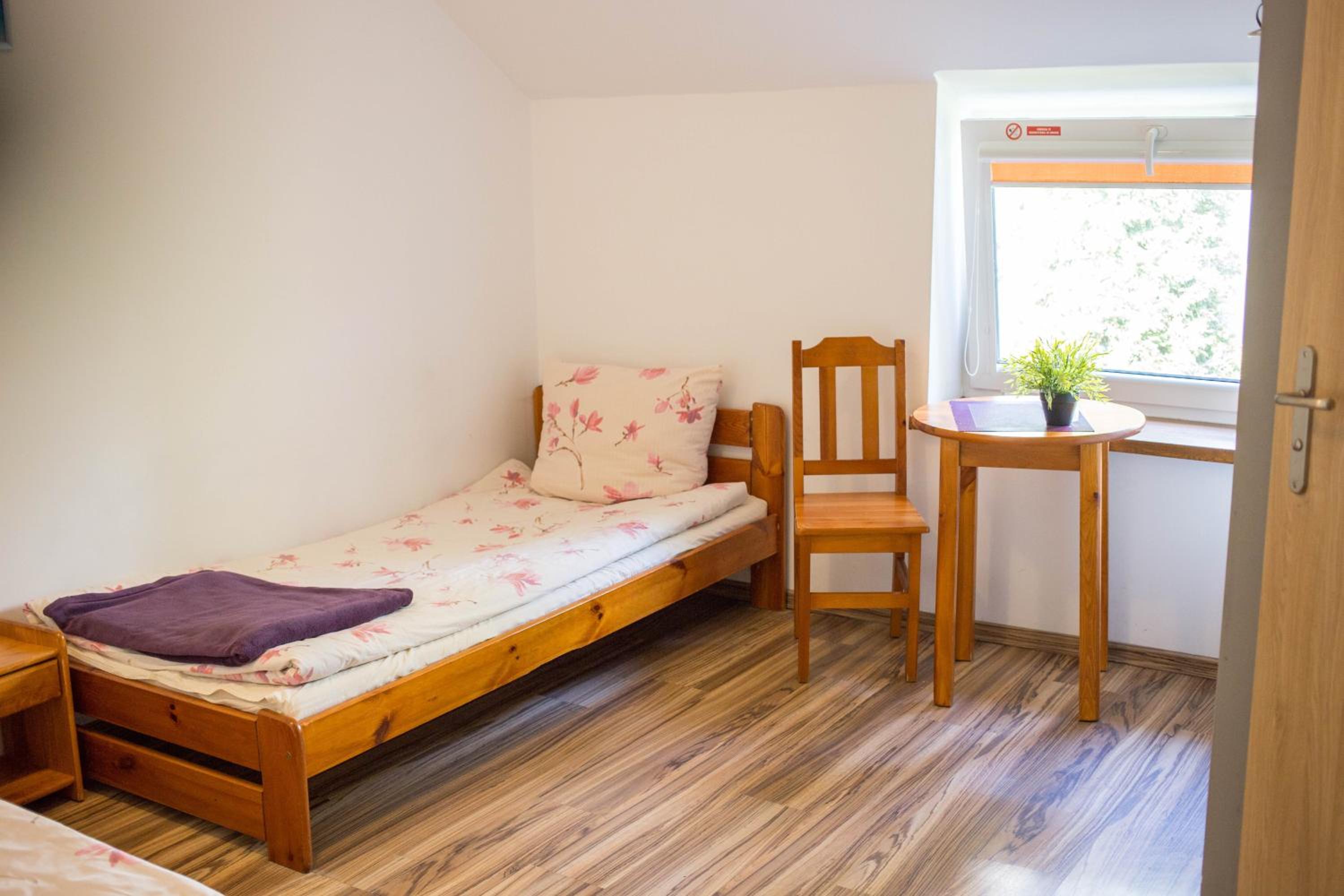 Twin Room - Photo 9