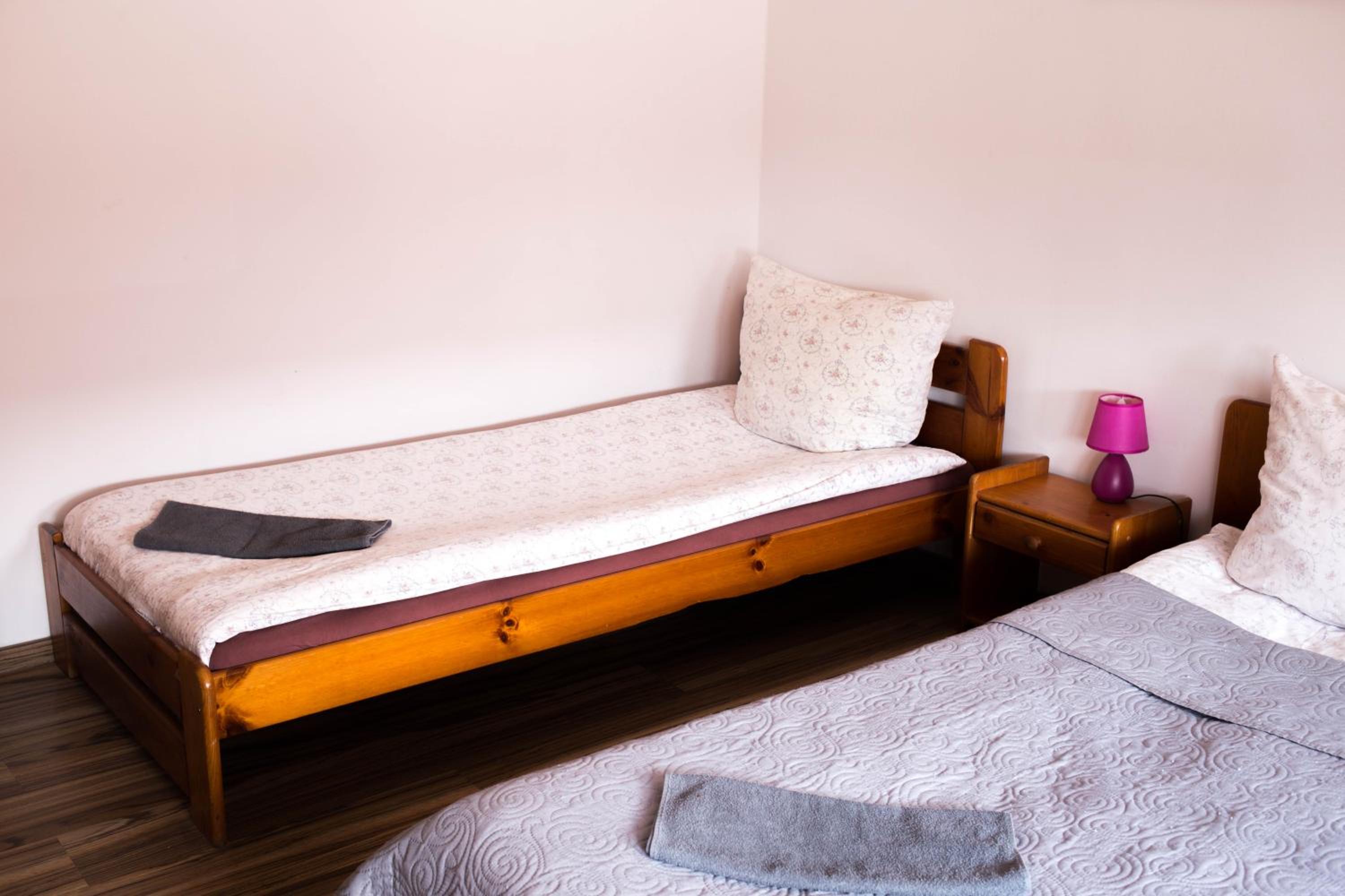 Twin Room - Photo 10