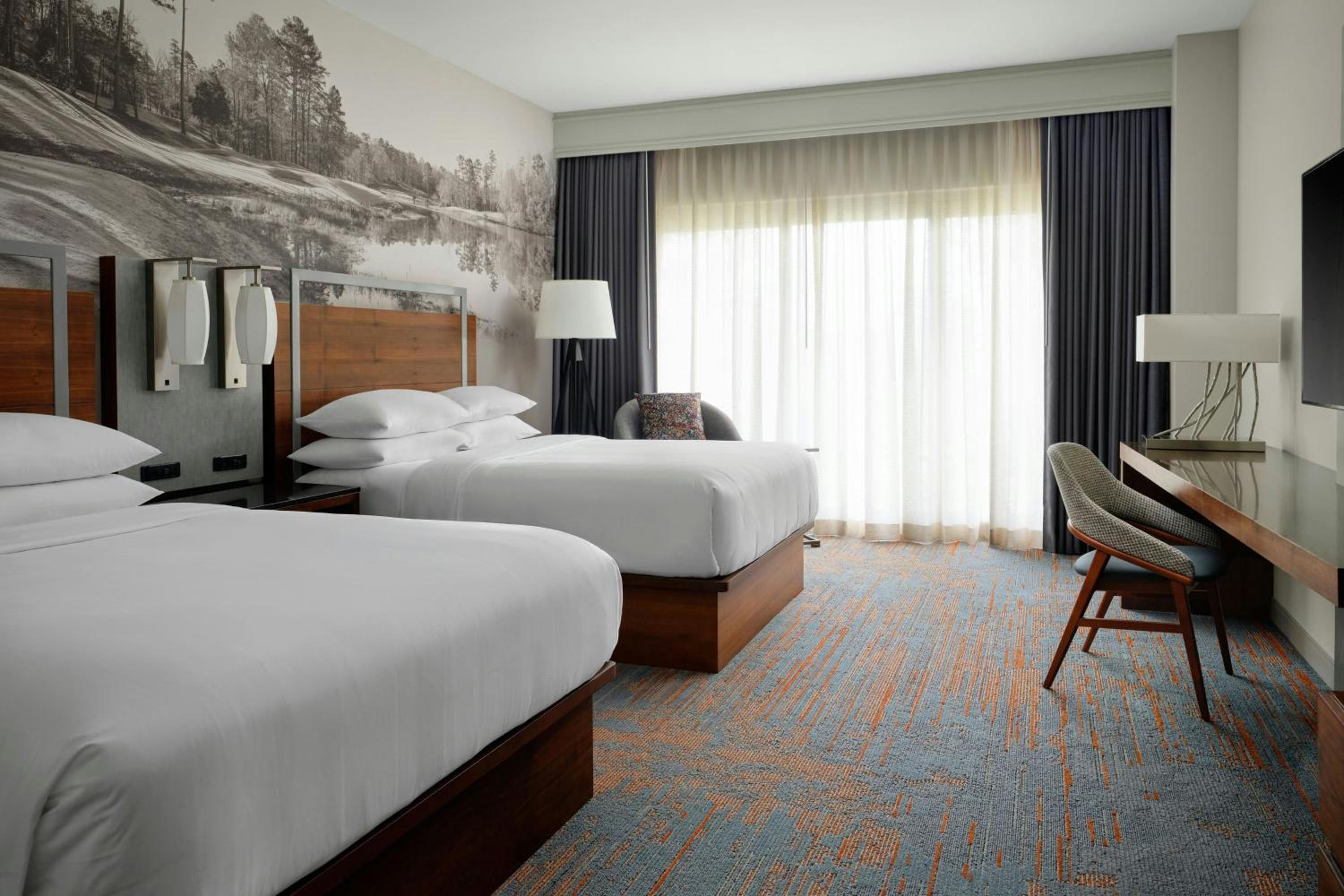 Queen Room with Two Queen Beds - Hearing Accessible