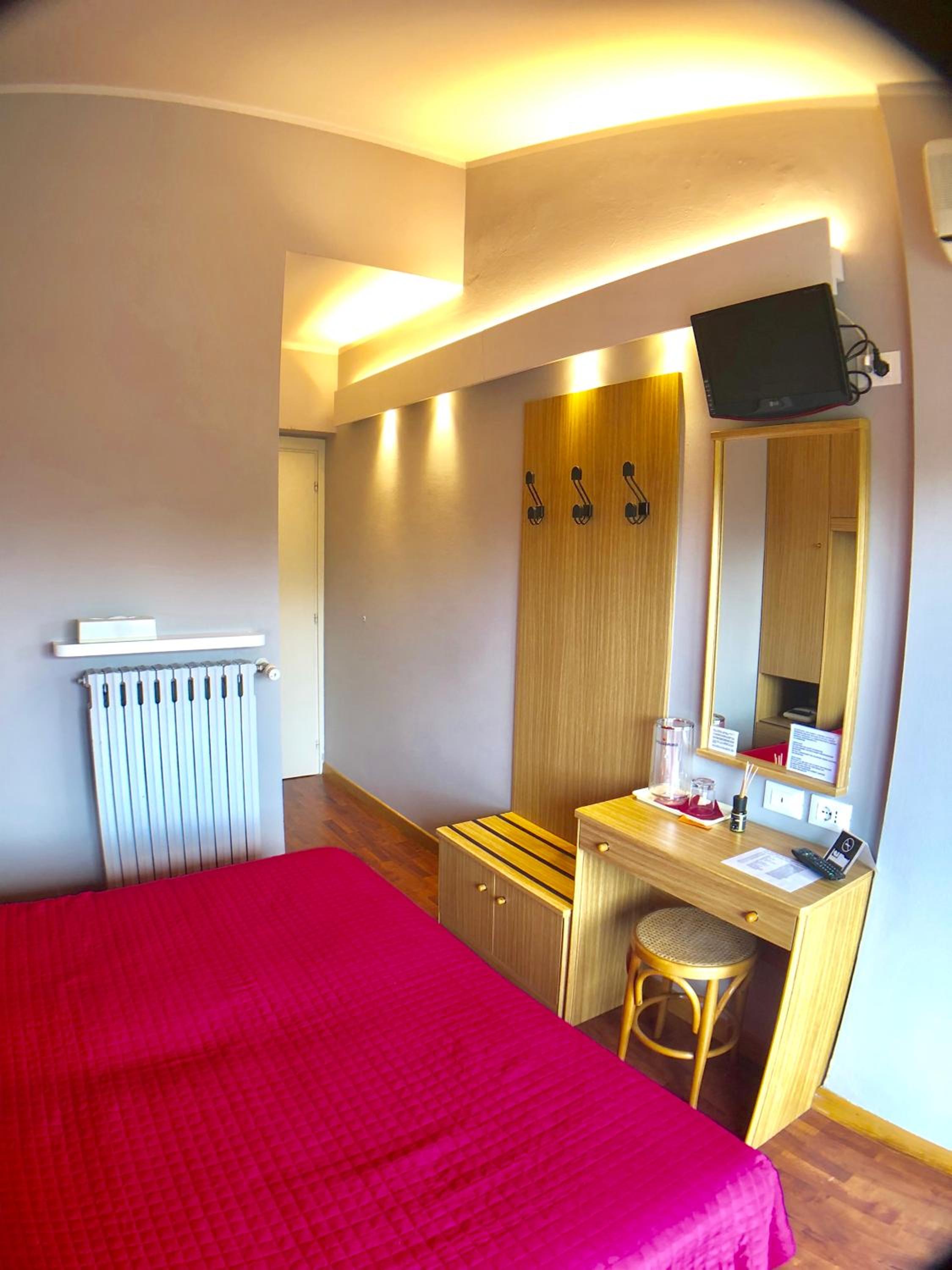 Economy Double Room - Photo 14