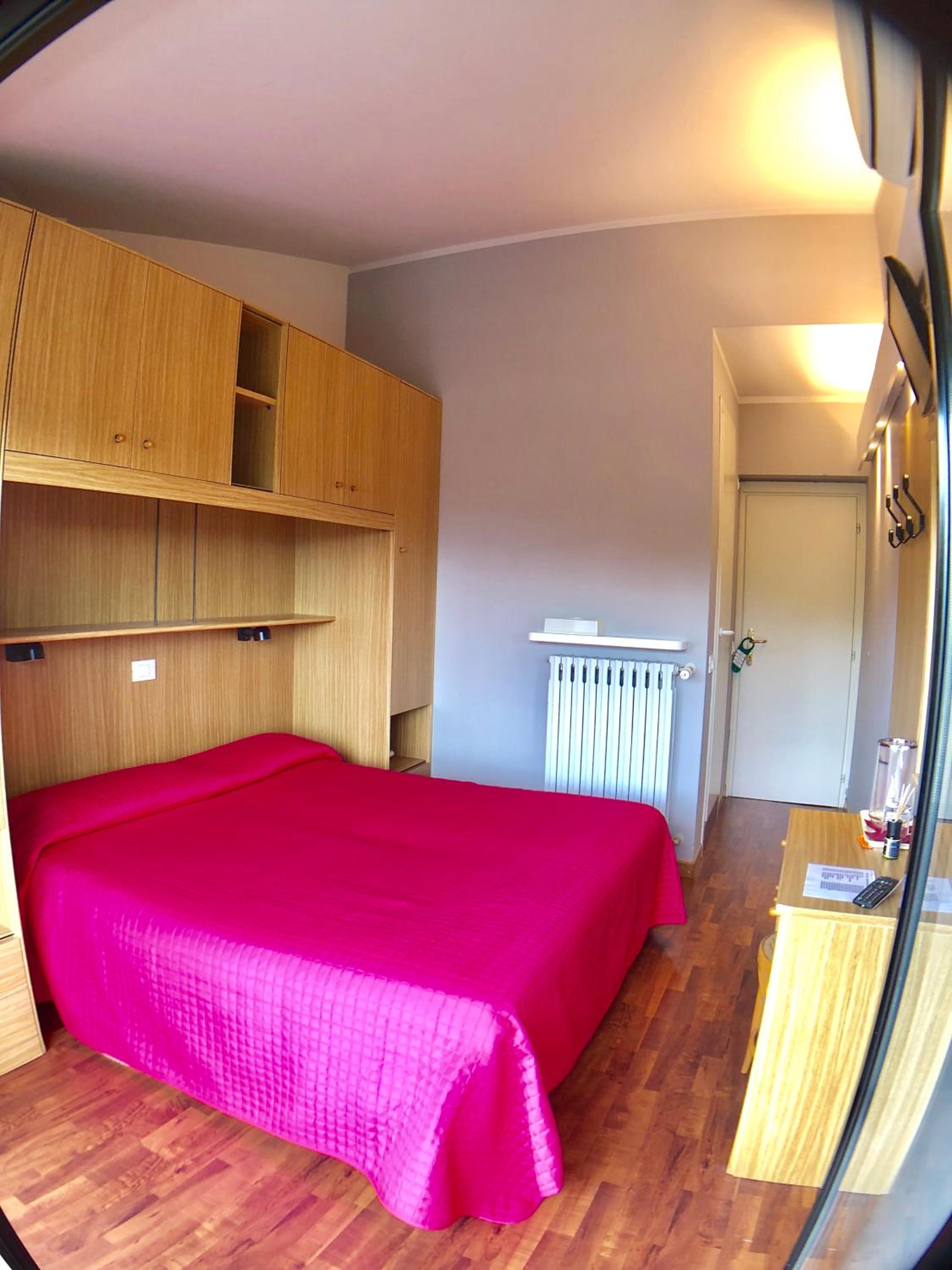 Economy Double Room - Photo 15