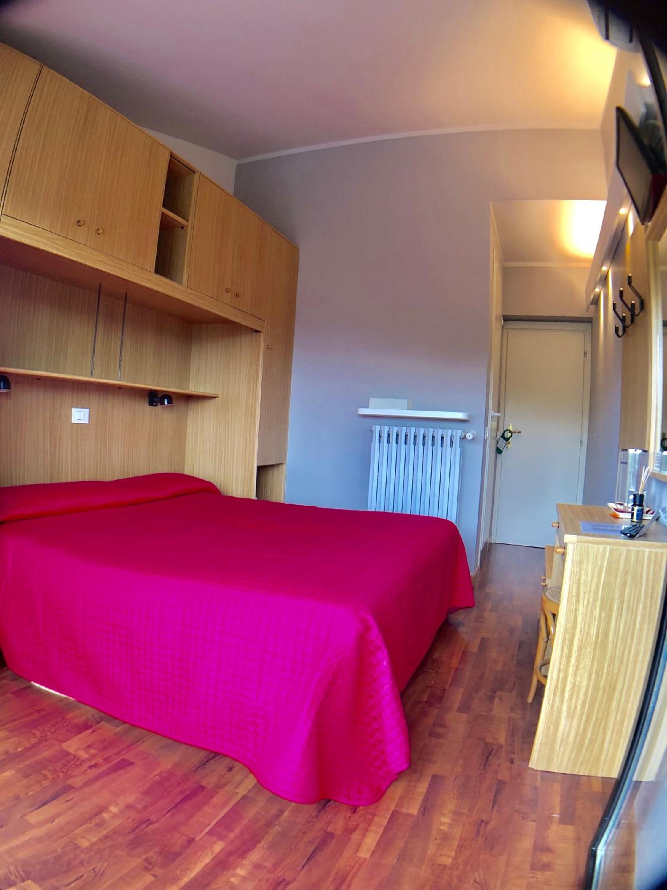 Economy Double Room - Photo 16