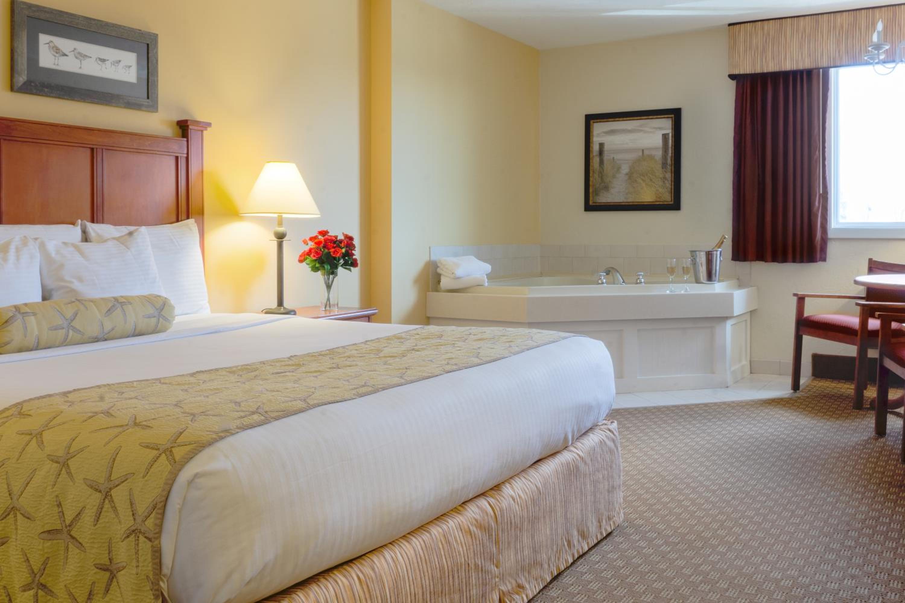 One-Bedroom Suite with Whirlpool Tub - Photo 1