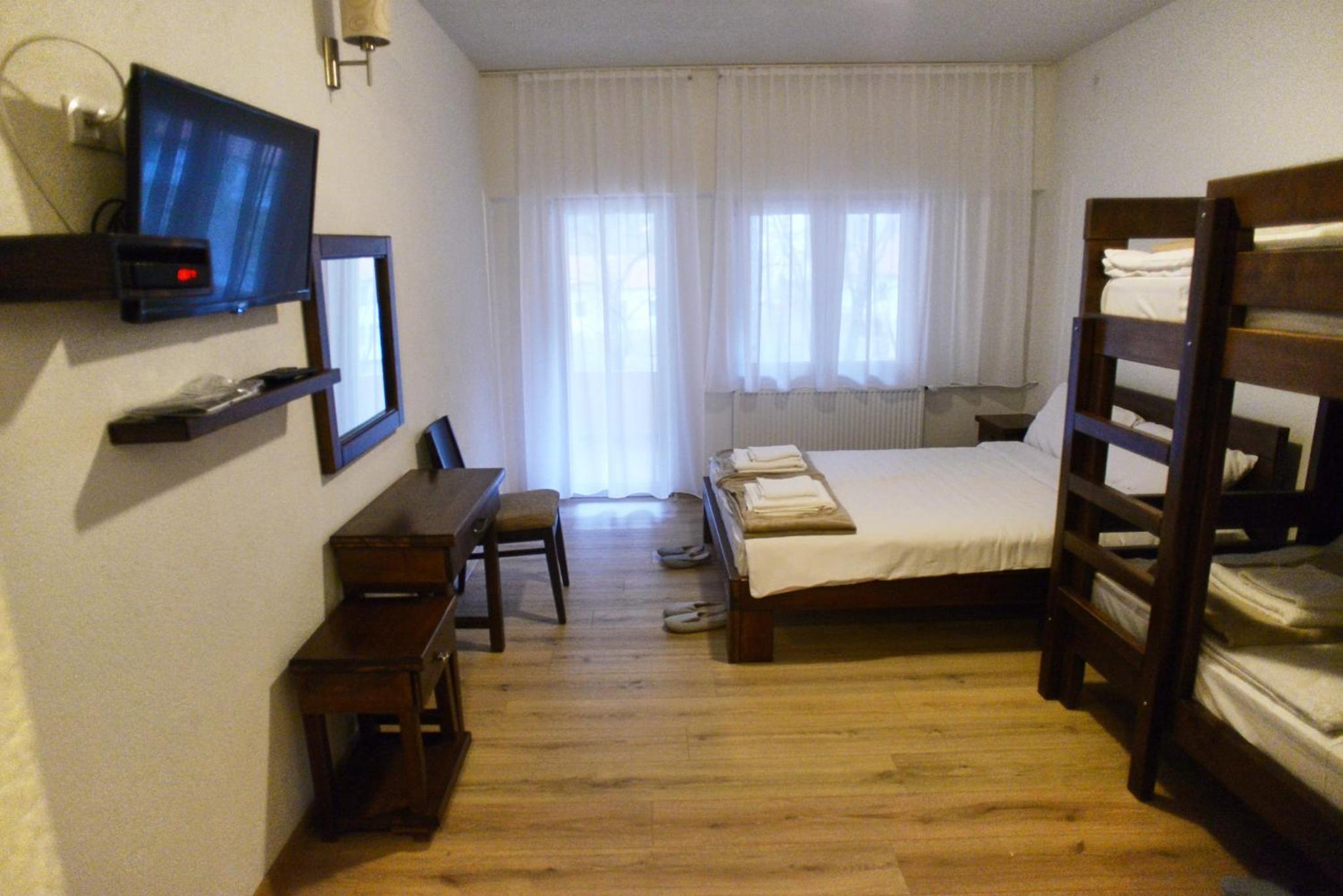 Quadruple Room with Terrace - Photo 1