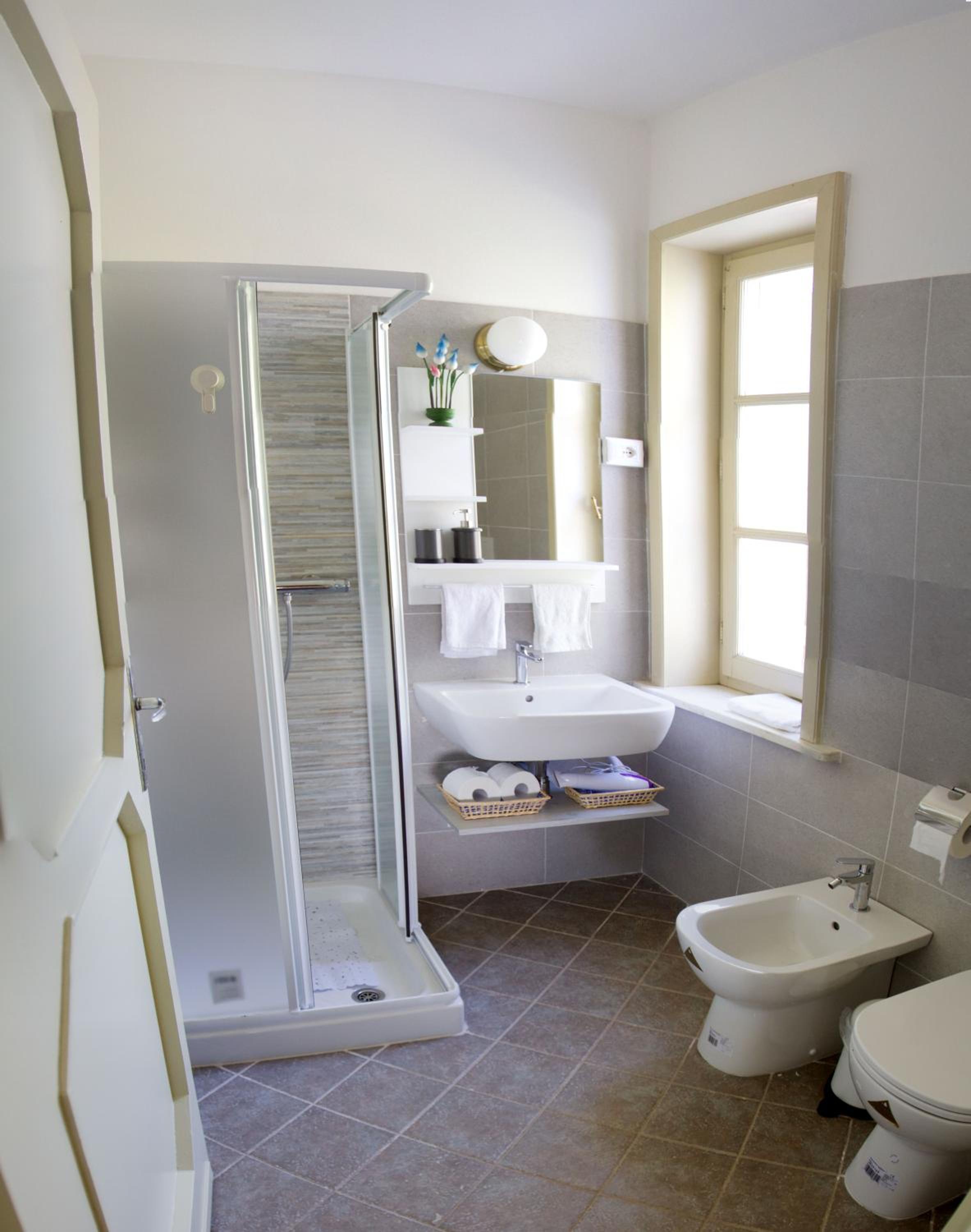 Double Room with Pool View - Photo 3