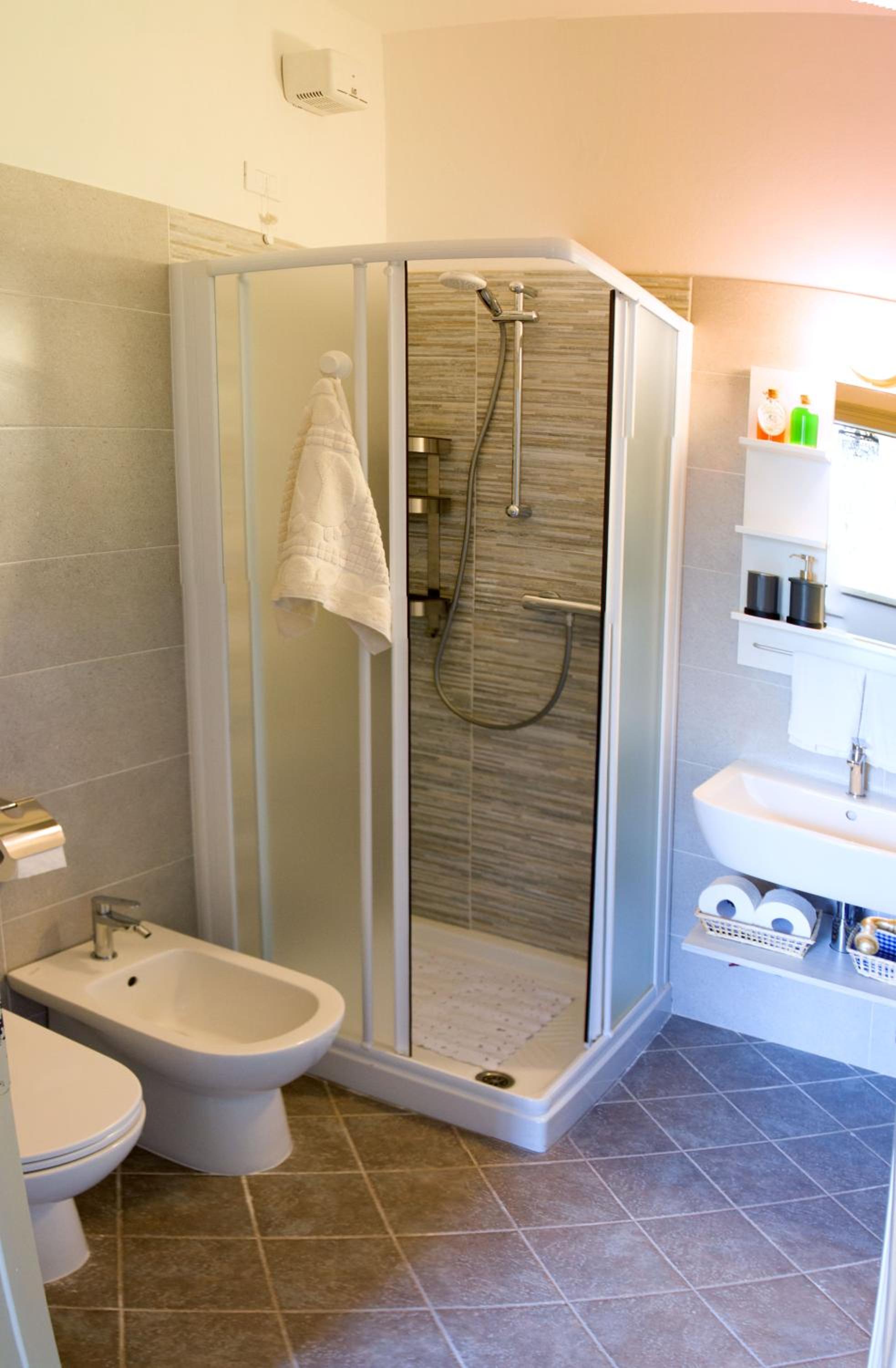 Double Room - Photo 7