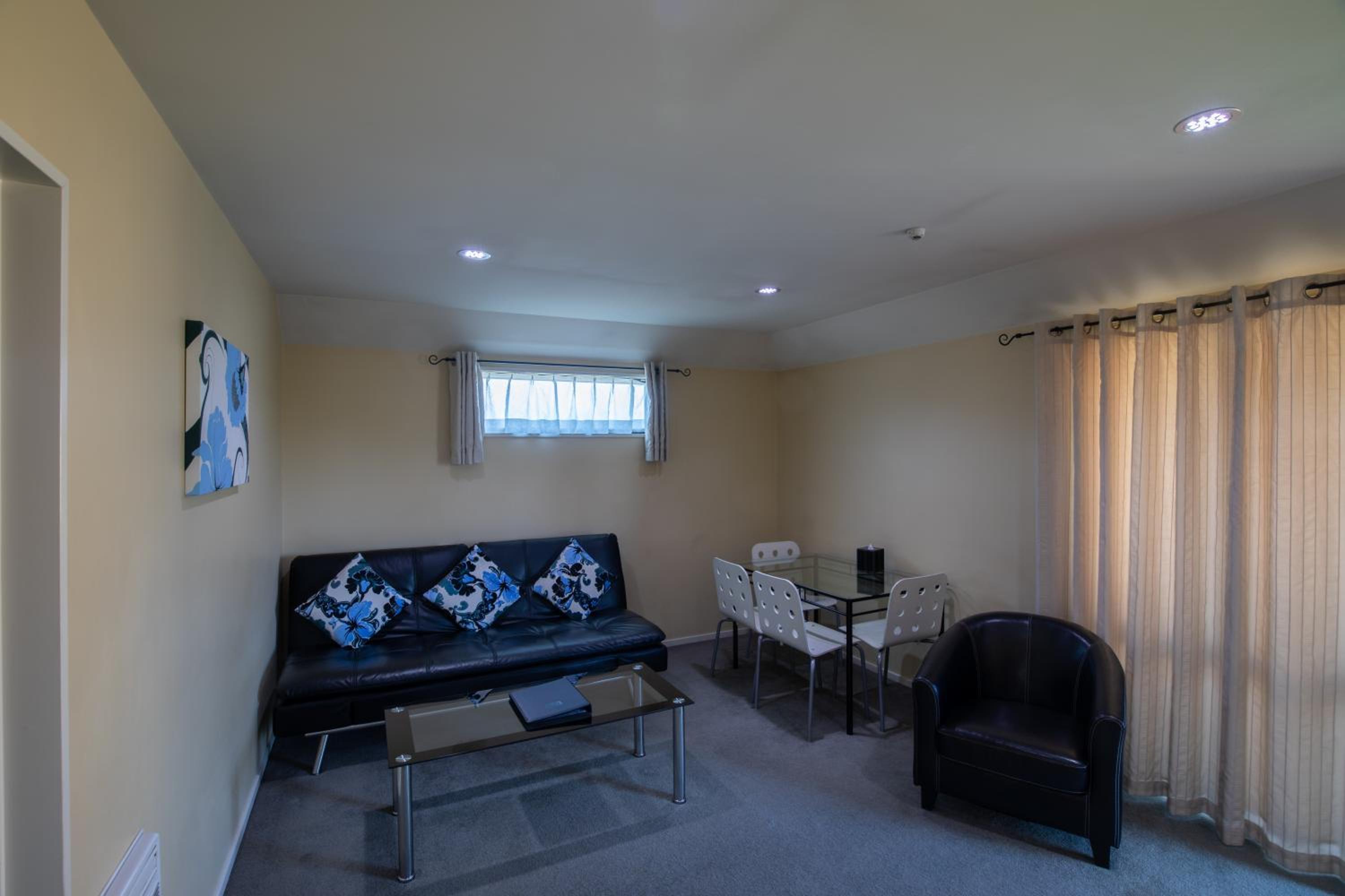 Two-Bedroom Apartment with Spa Bath