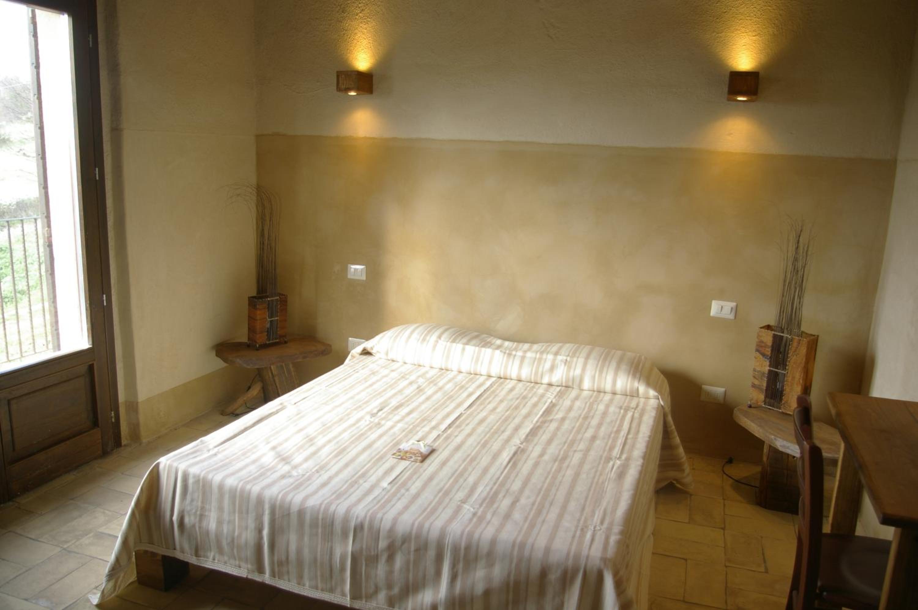 One-Bedroom Apartment with Terrace photo 1