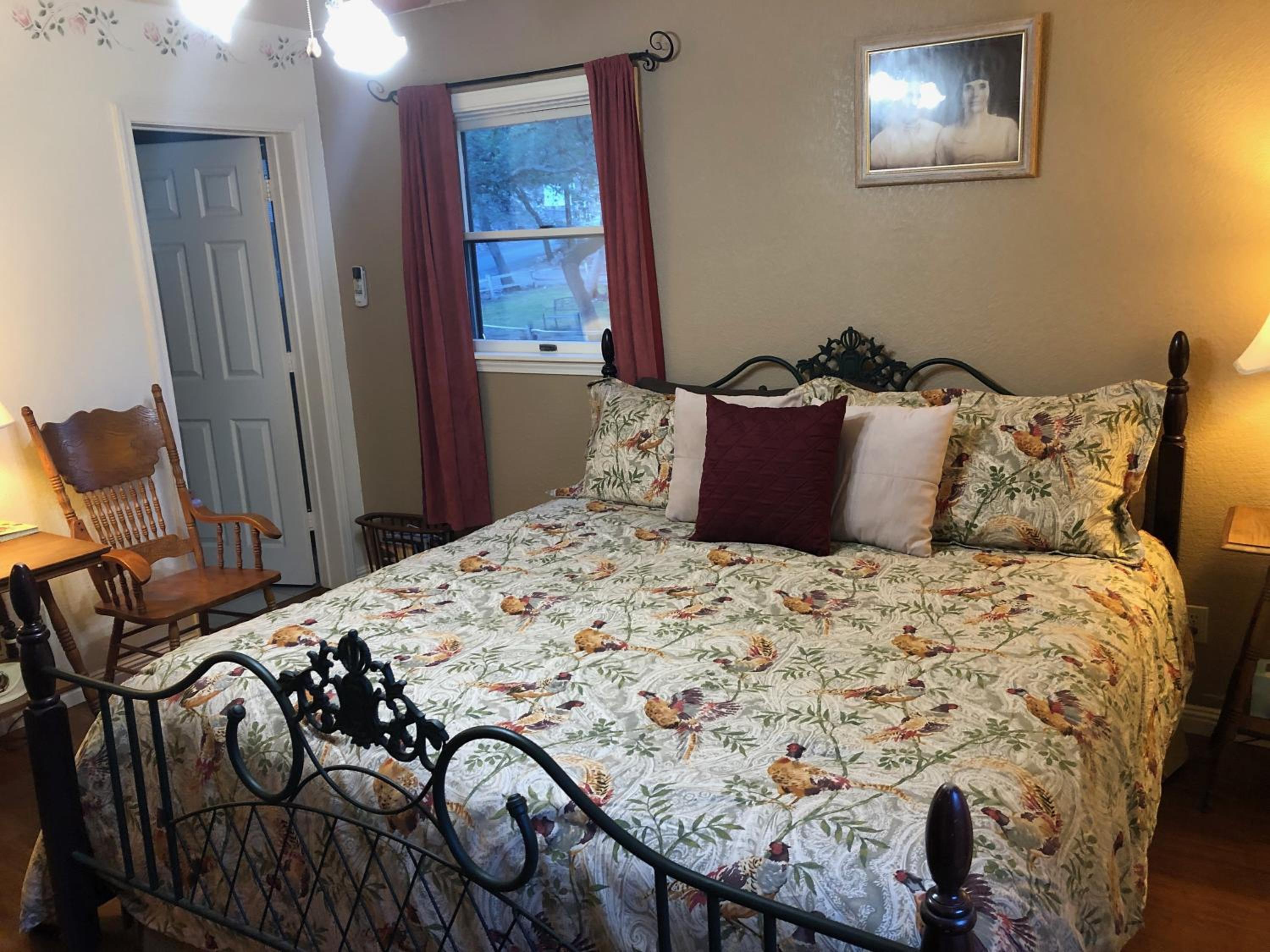 Standard King Room photo 1