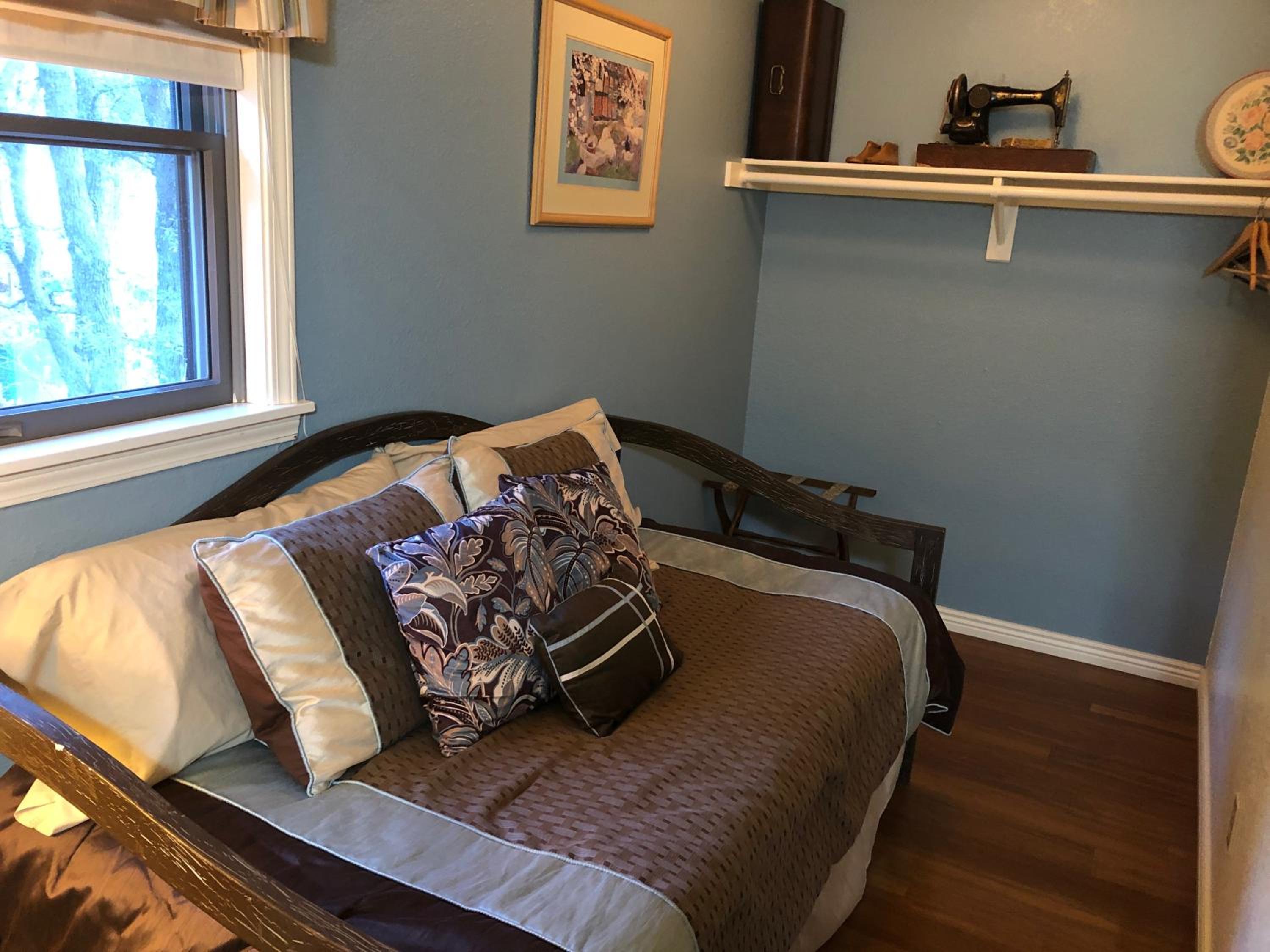 Deluxe King Room photo 2