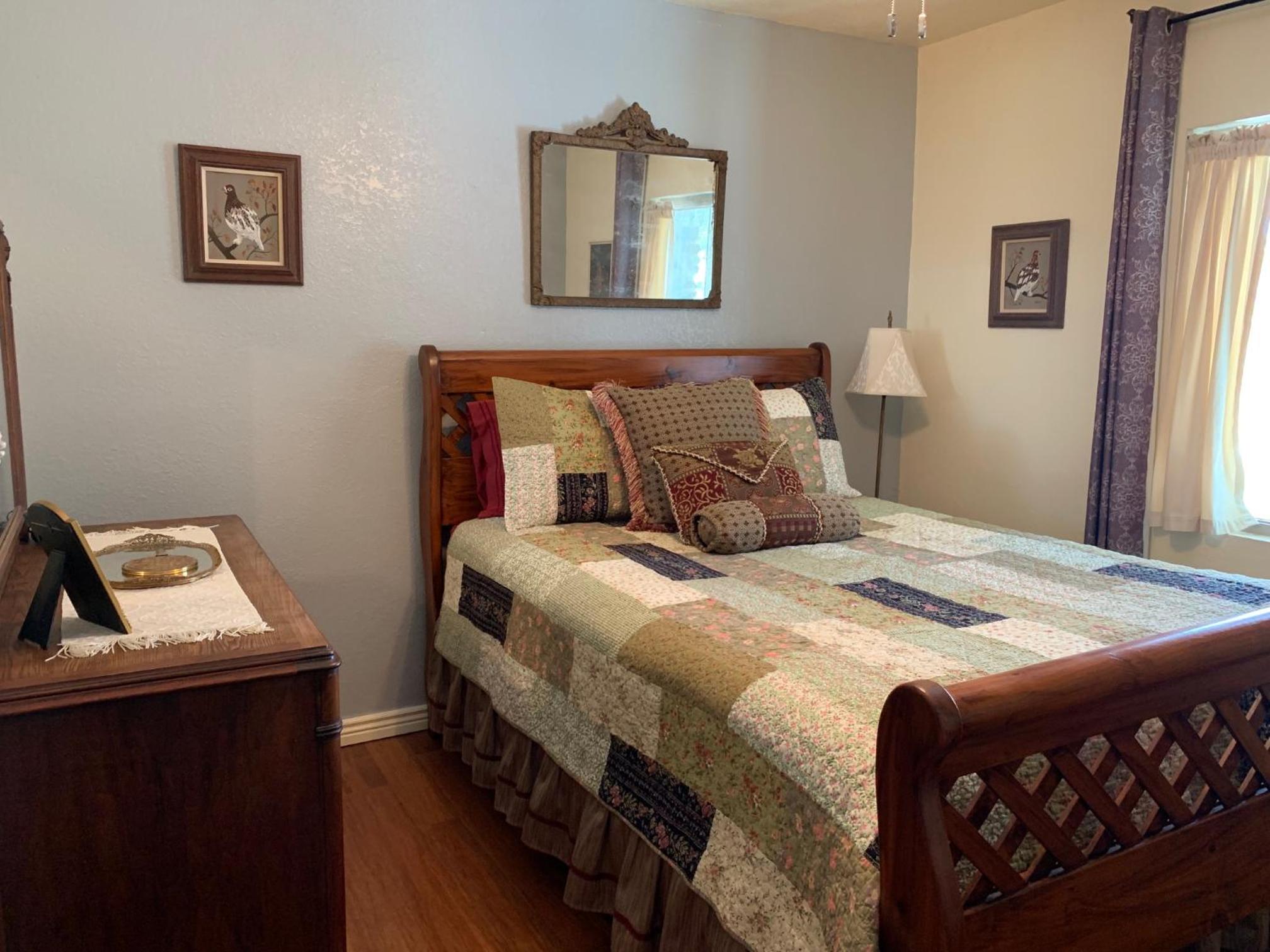 Queen Room photo 3
