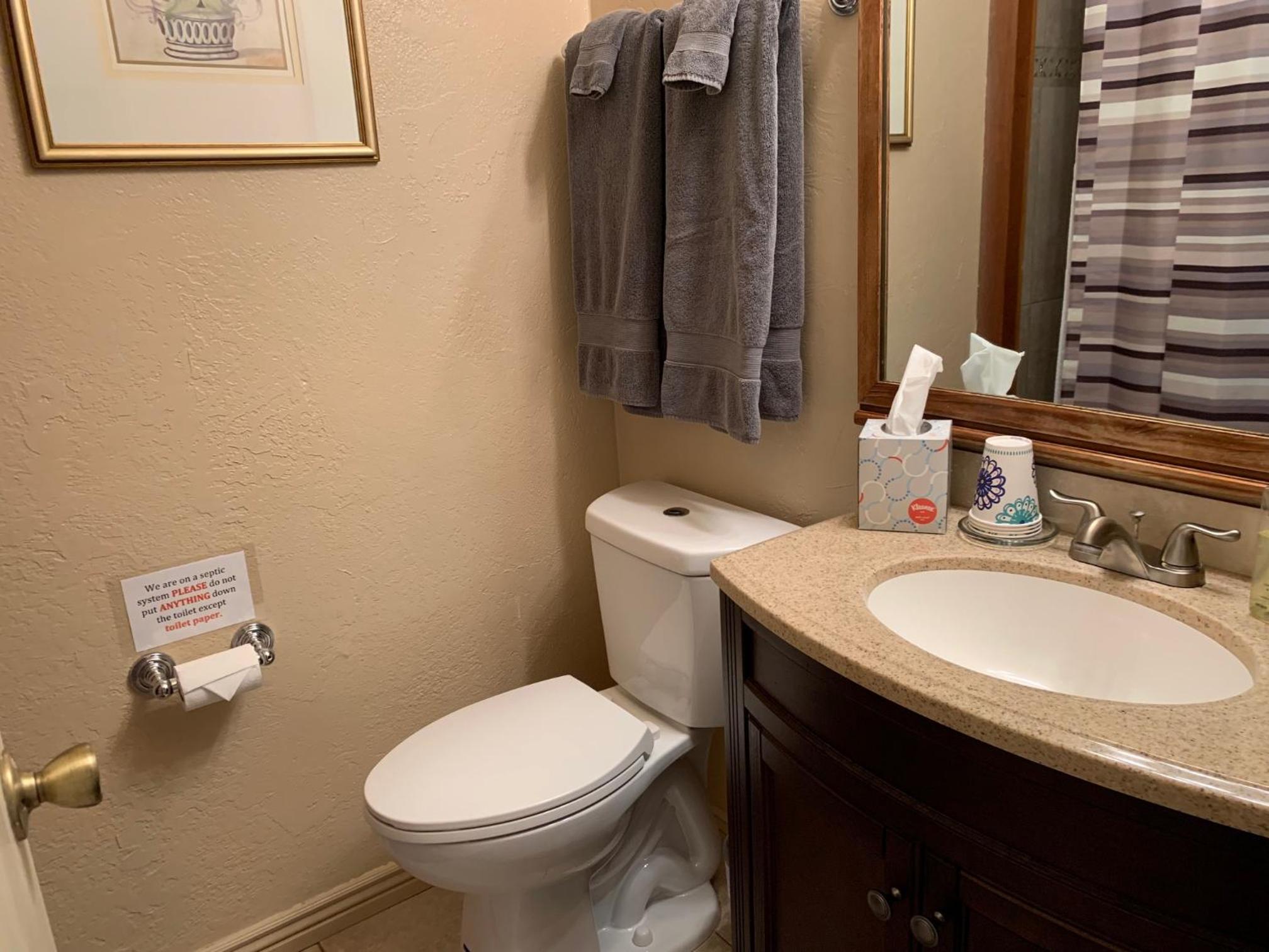 Queen Room photo 2