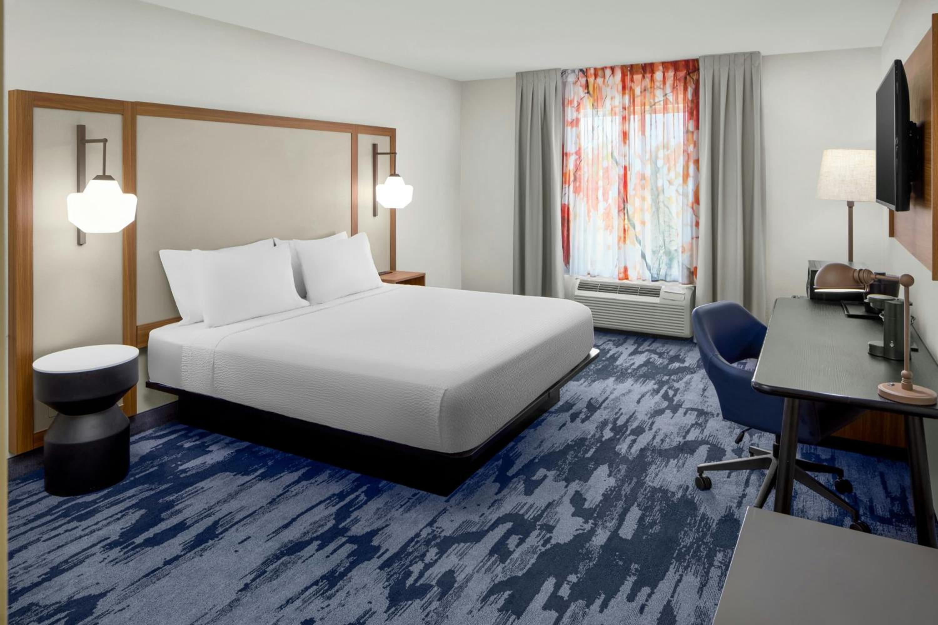 One-Bedroom King Suite with Roll-In Shower and Sofa Bed - Mobility Access/Hearing Accessible