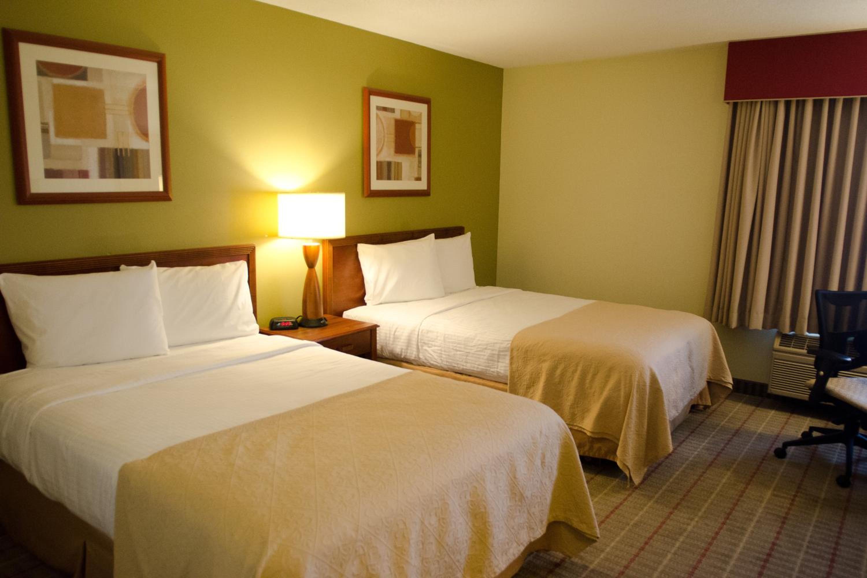 Queen Room with Two Queen Beds - Non-Smoking - Photo 1