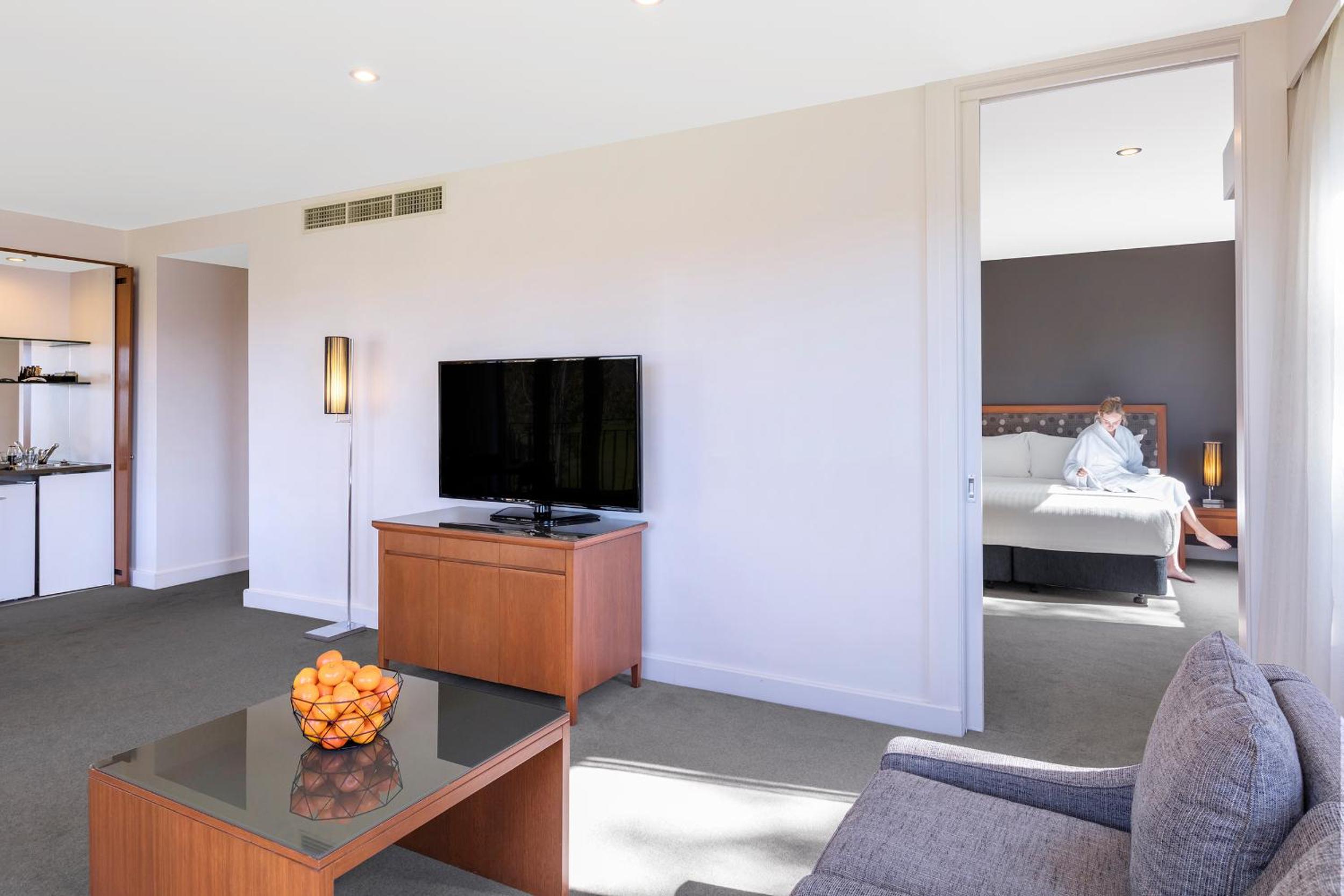 One-Bedroom Suite - Photo 7