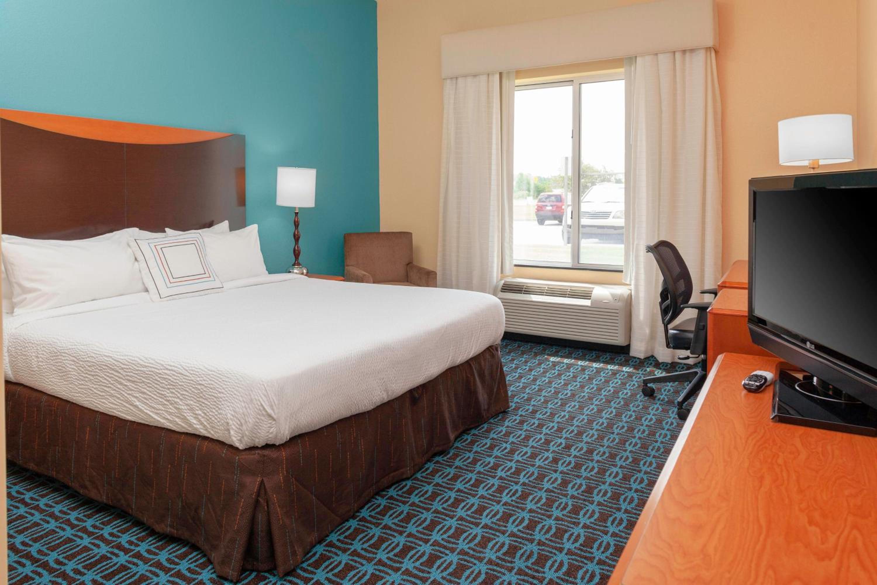 King Room with Roll-In Shower - Mobility Accessible photo 1