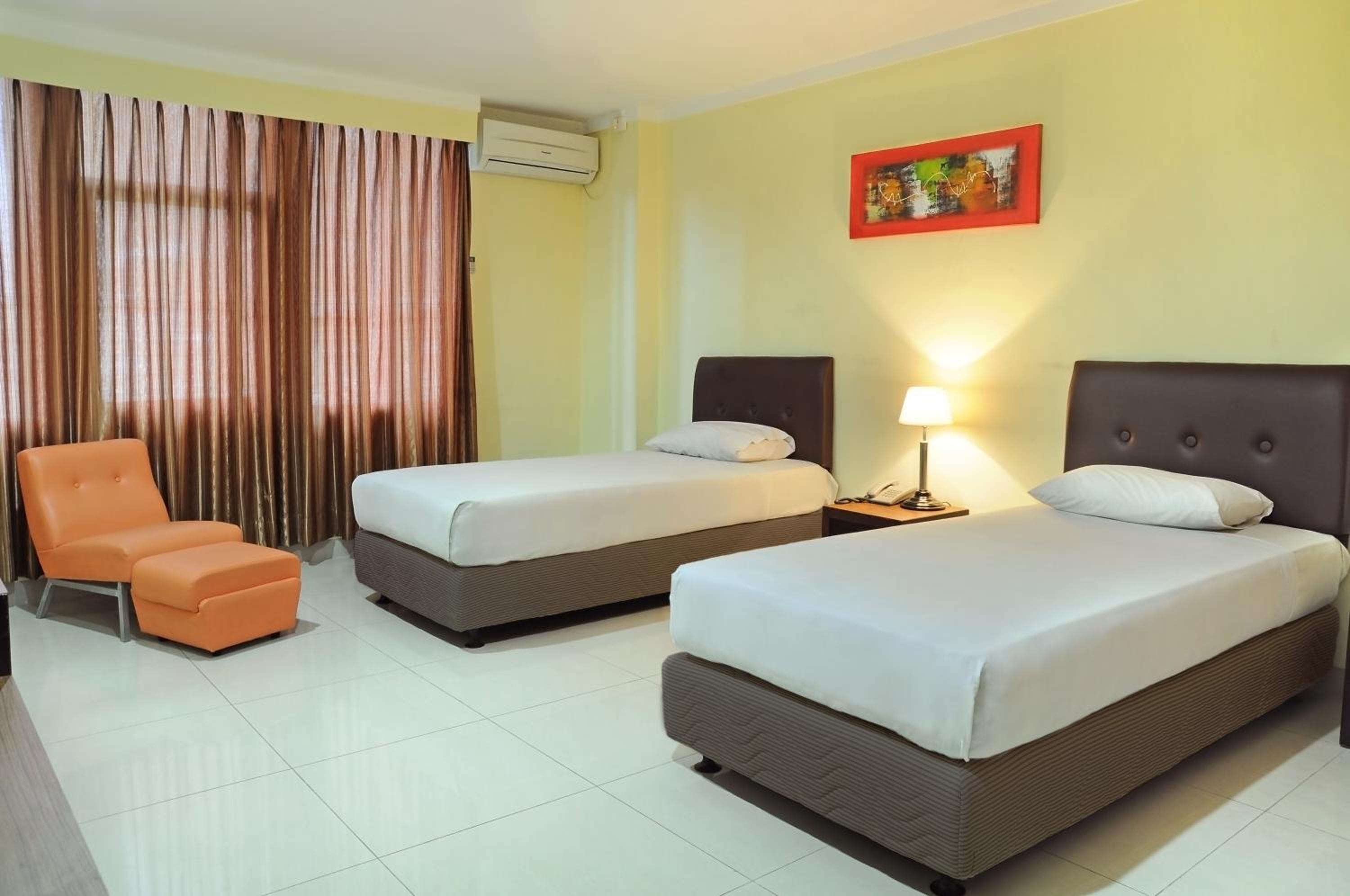 Small Twin Room - Photo 1