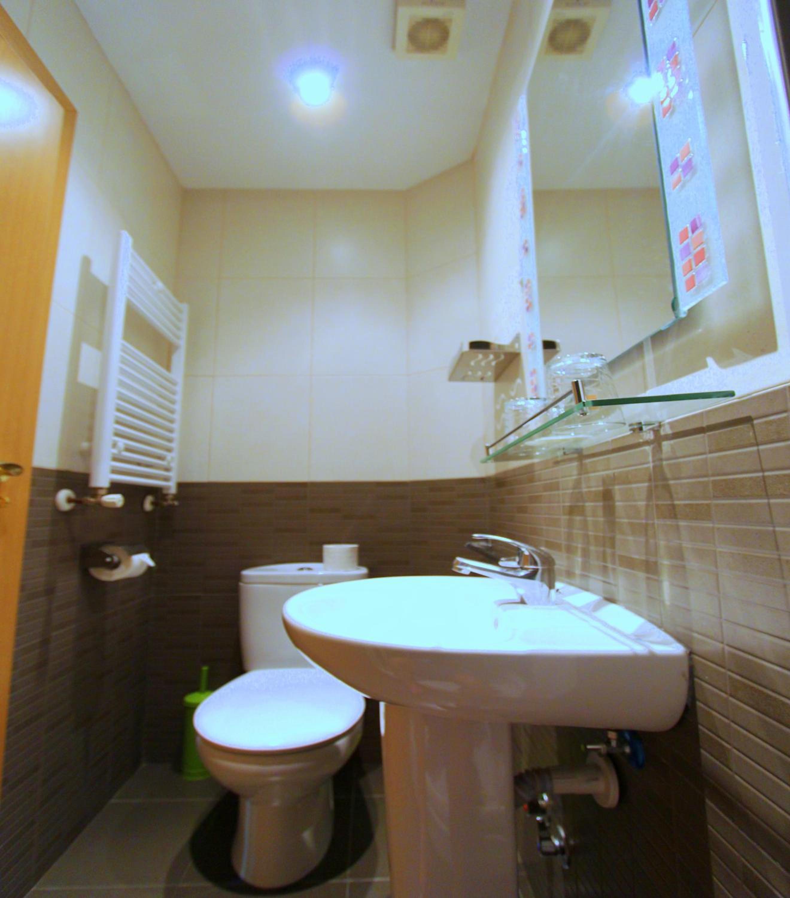 Twin Room - Photo 12