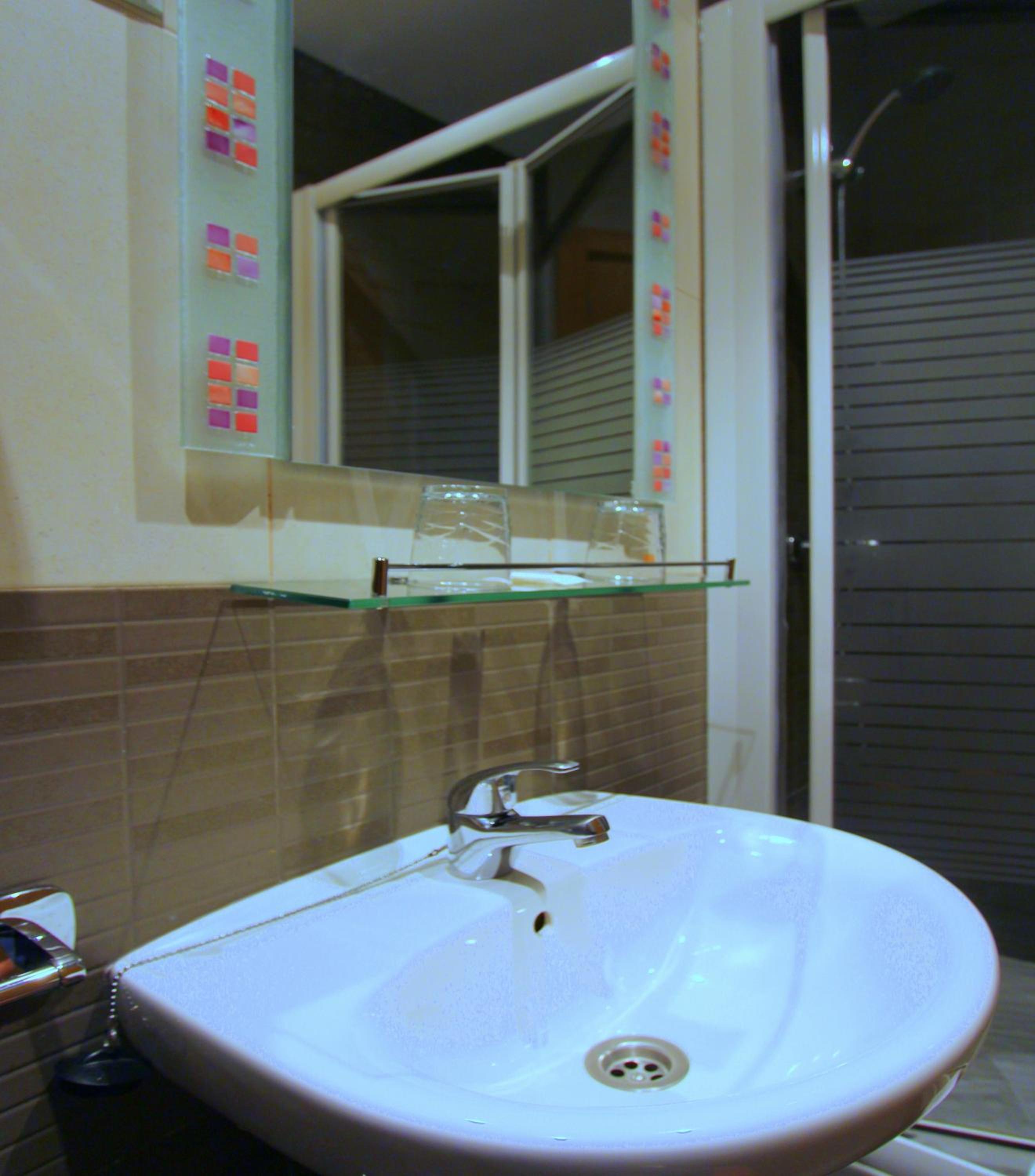 Twin Room - Photo 27