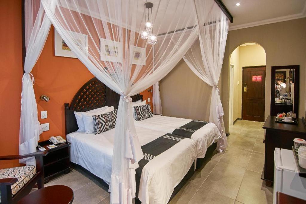 Victoria Falls Rainbow Hotel — photo 64