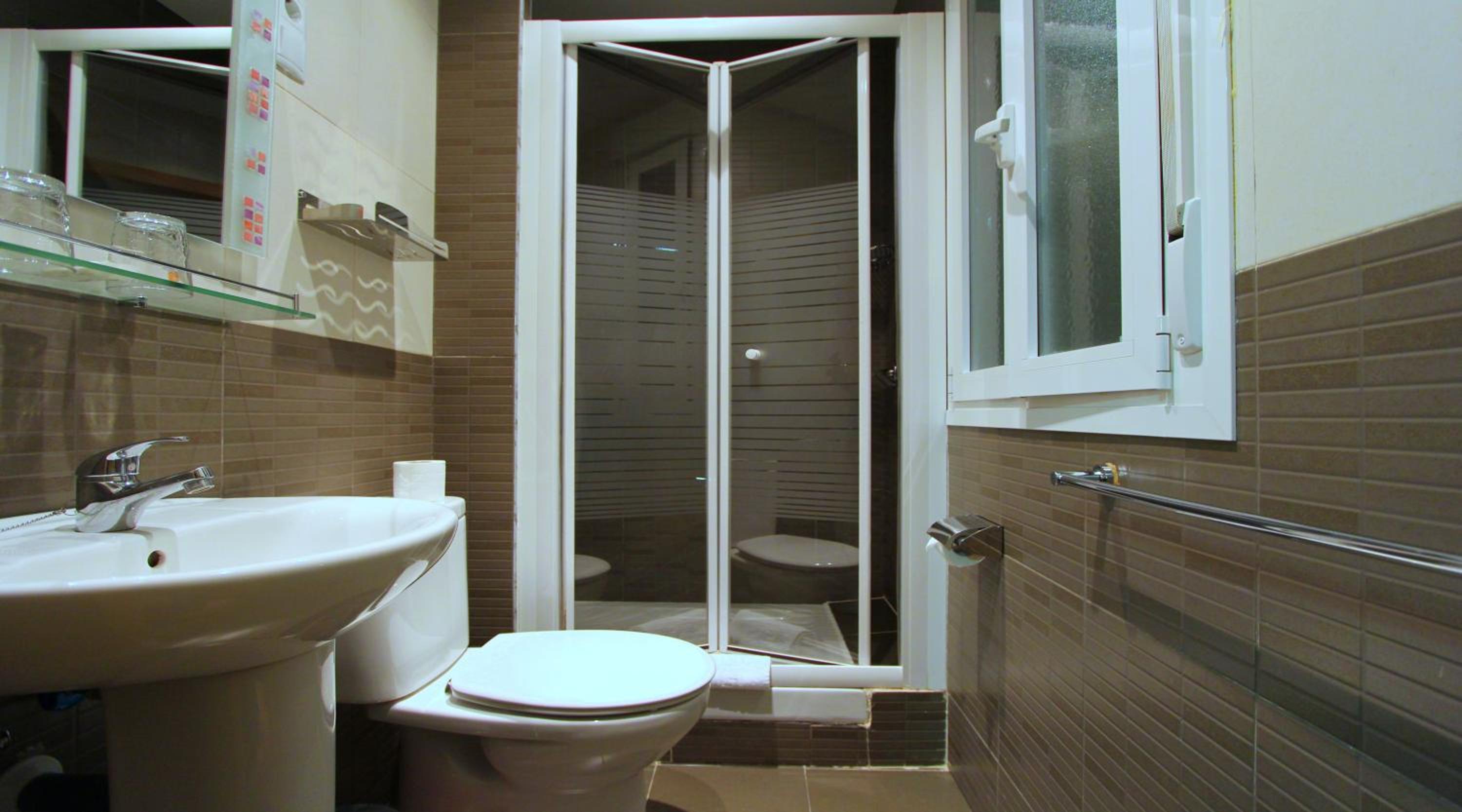 Double Room - Photo 7