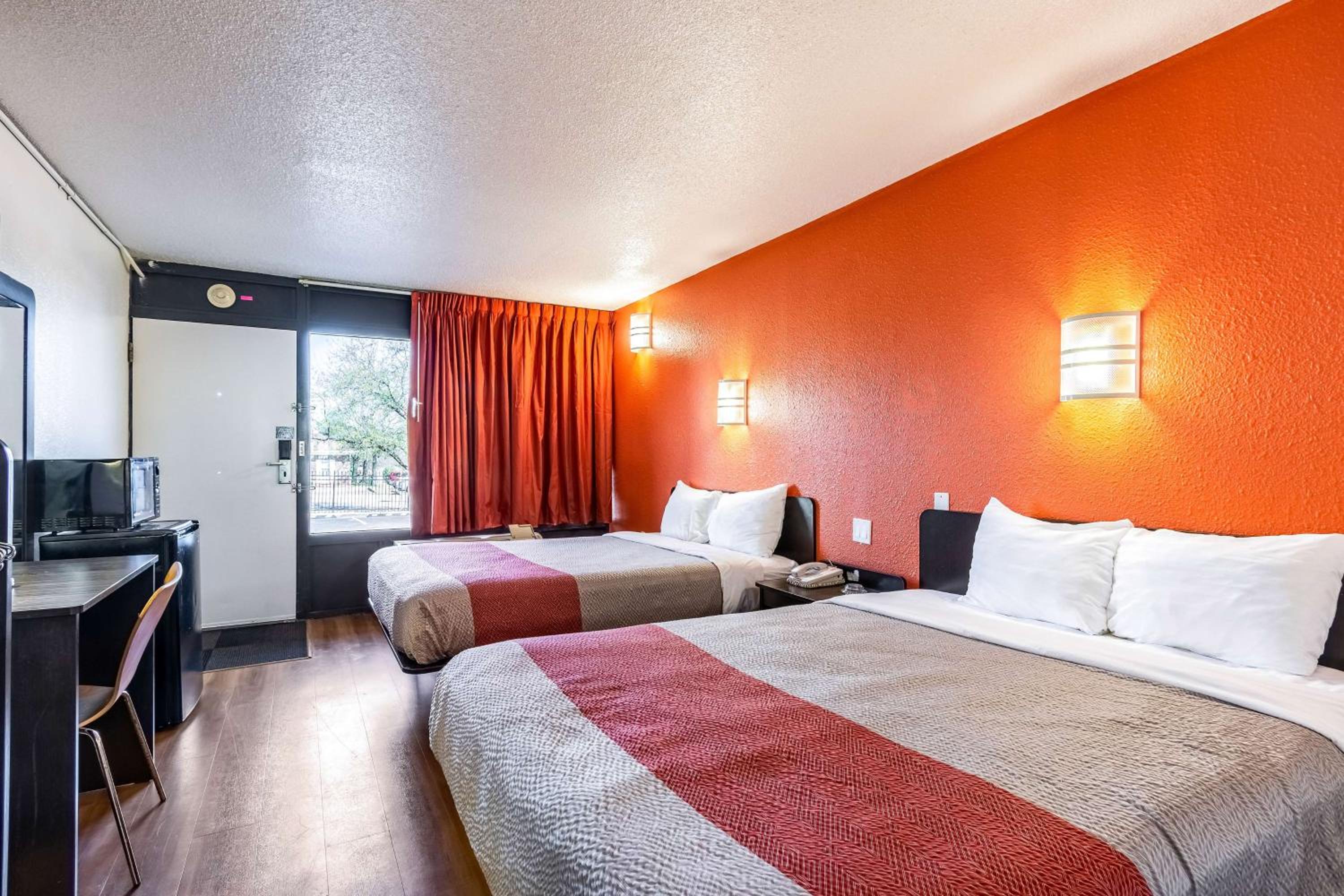 Deluxe Queen Room with Two Queen Beds - Non-Smoking photo 2