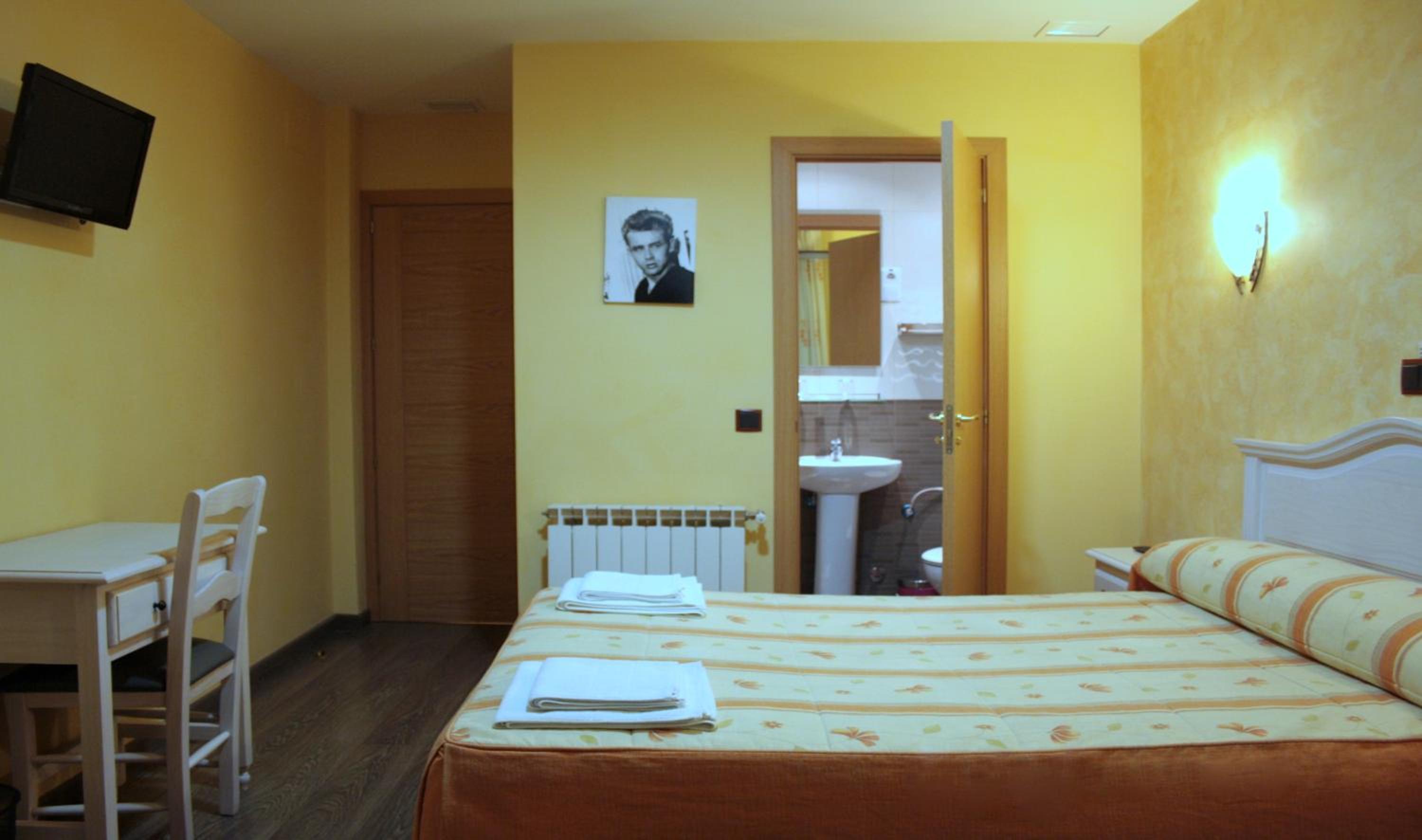 Double Room - Photo 19