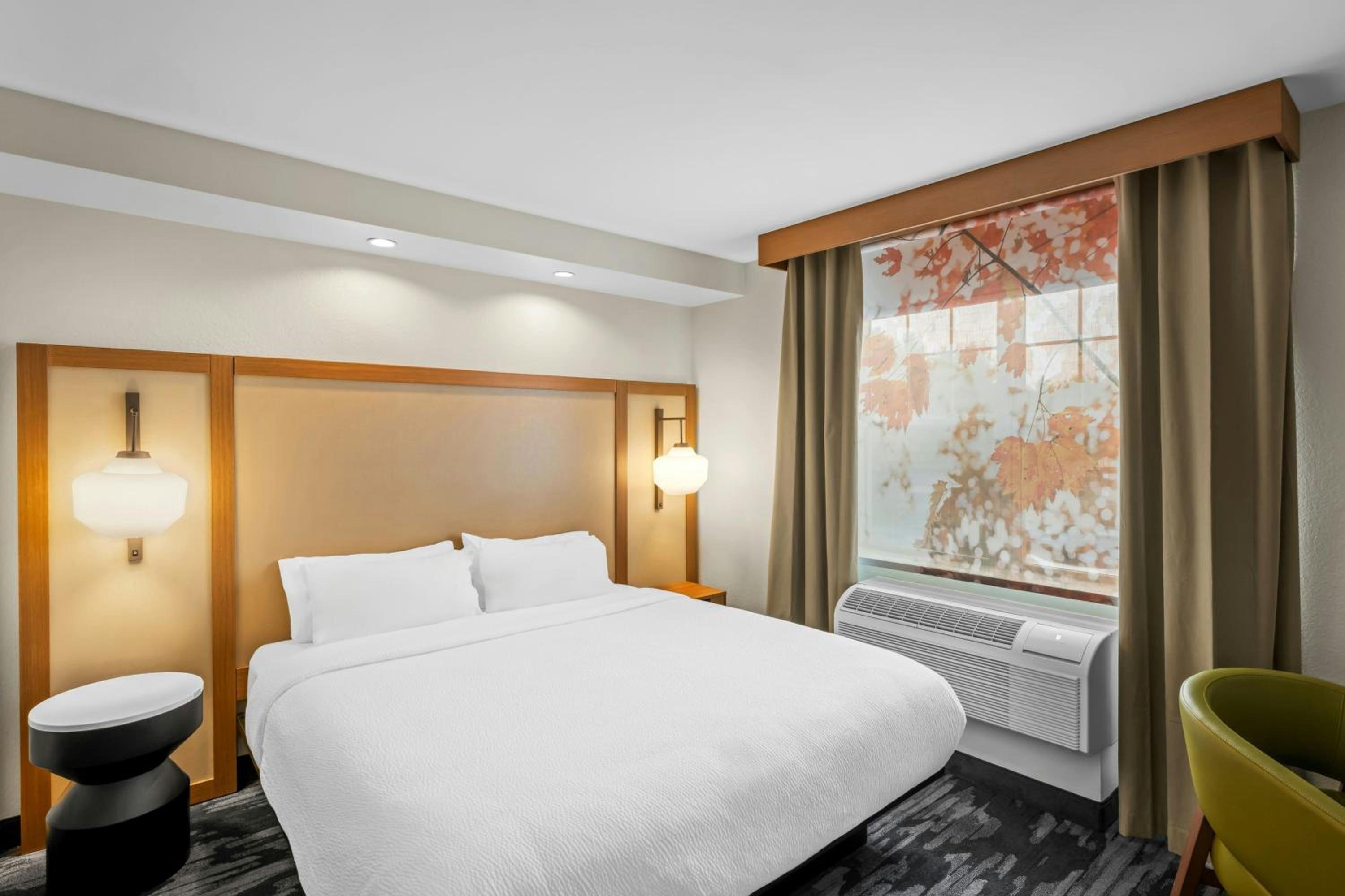 Studio with King Bed and Sofa Bed - Hearing Accessible