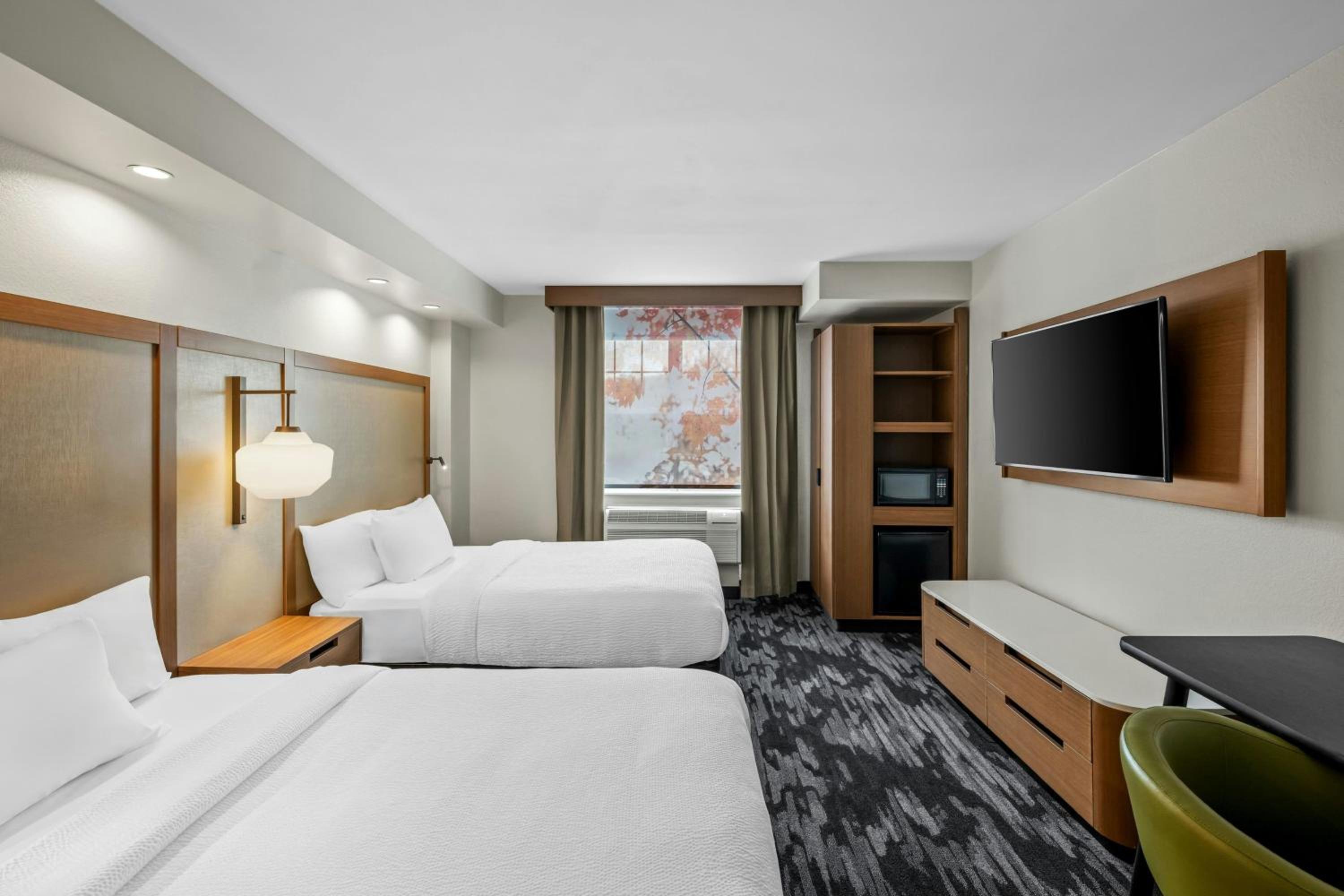Studio with Two Queen Beds and Sofa Bed - Hearing Accessible