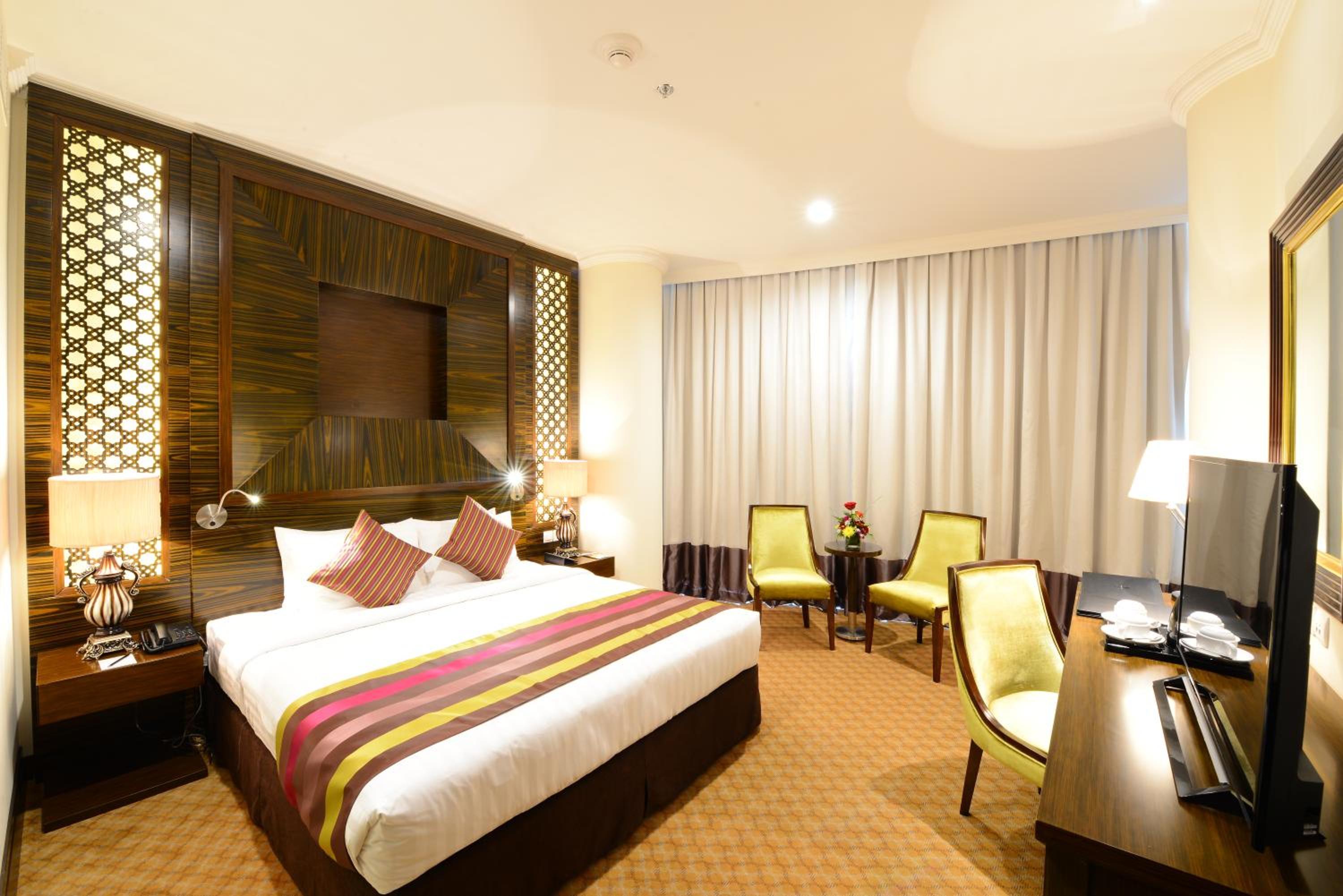 Standard King Room photo 2