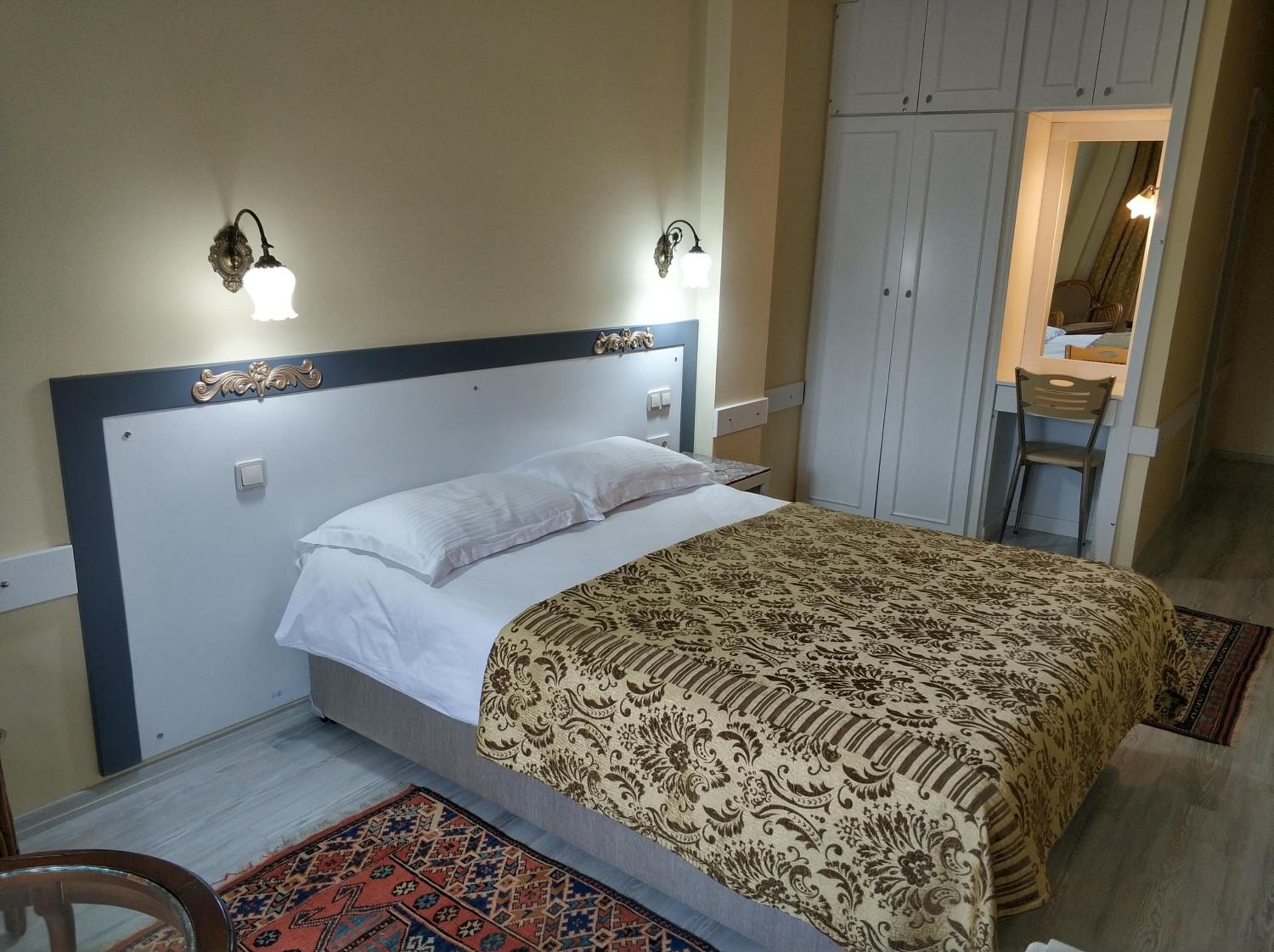 Standard Double or Twin Room photo 3