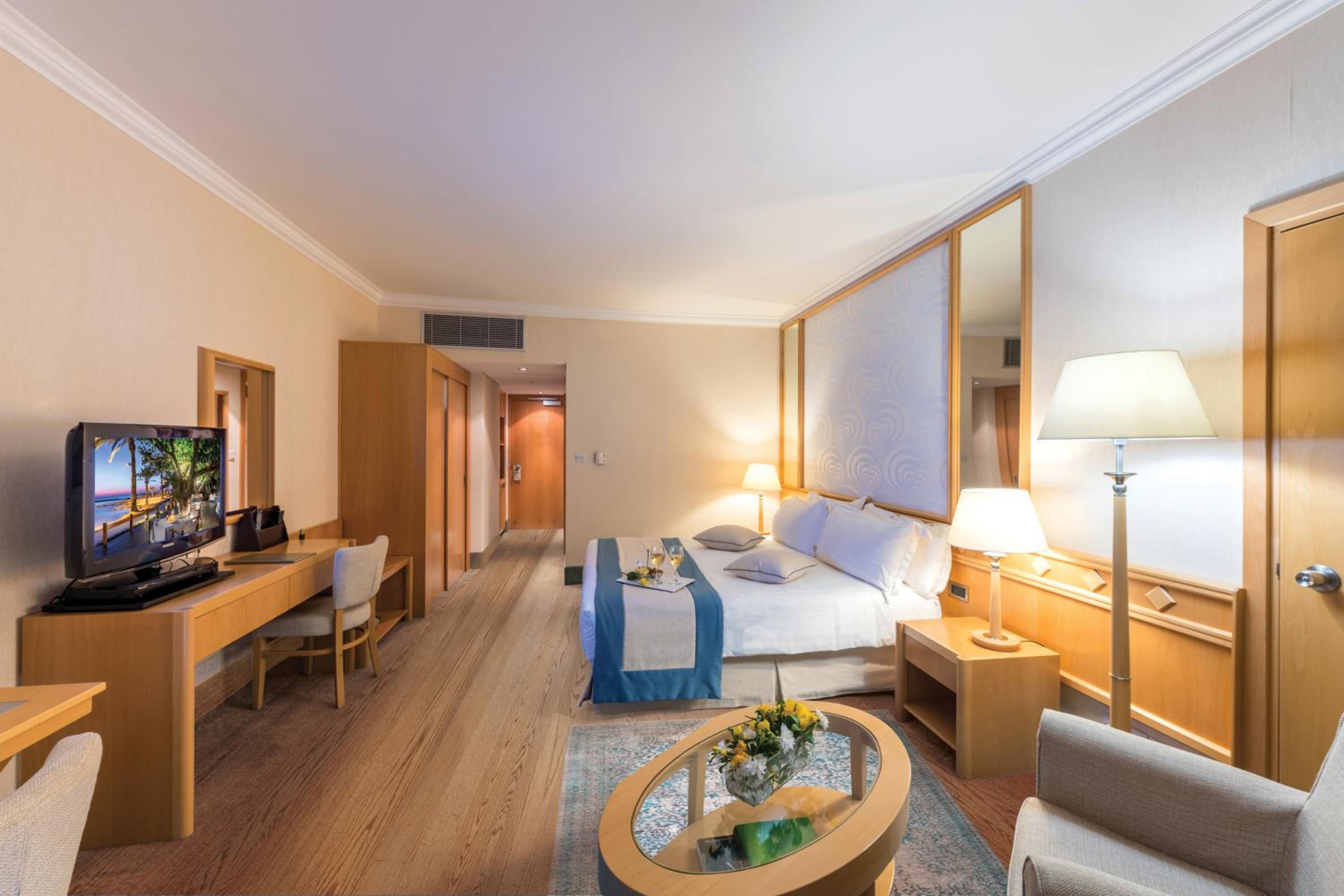 Junior Suite with Land View - Photo 1