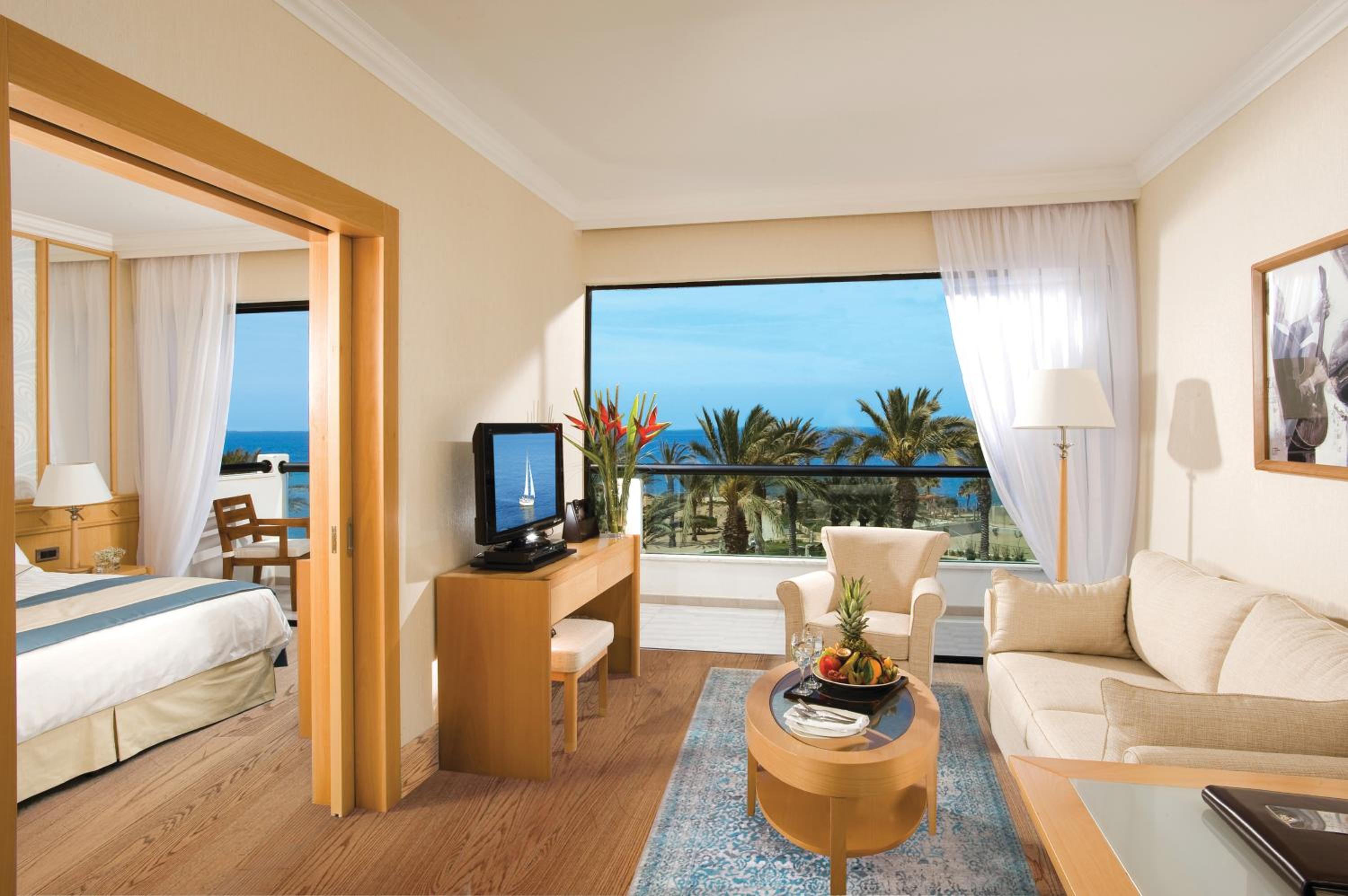 One-Bedroom Suite with Sea View - Photo 1