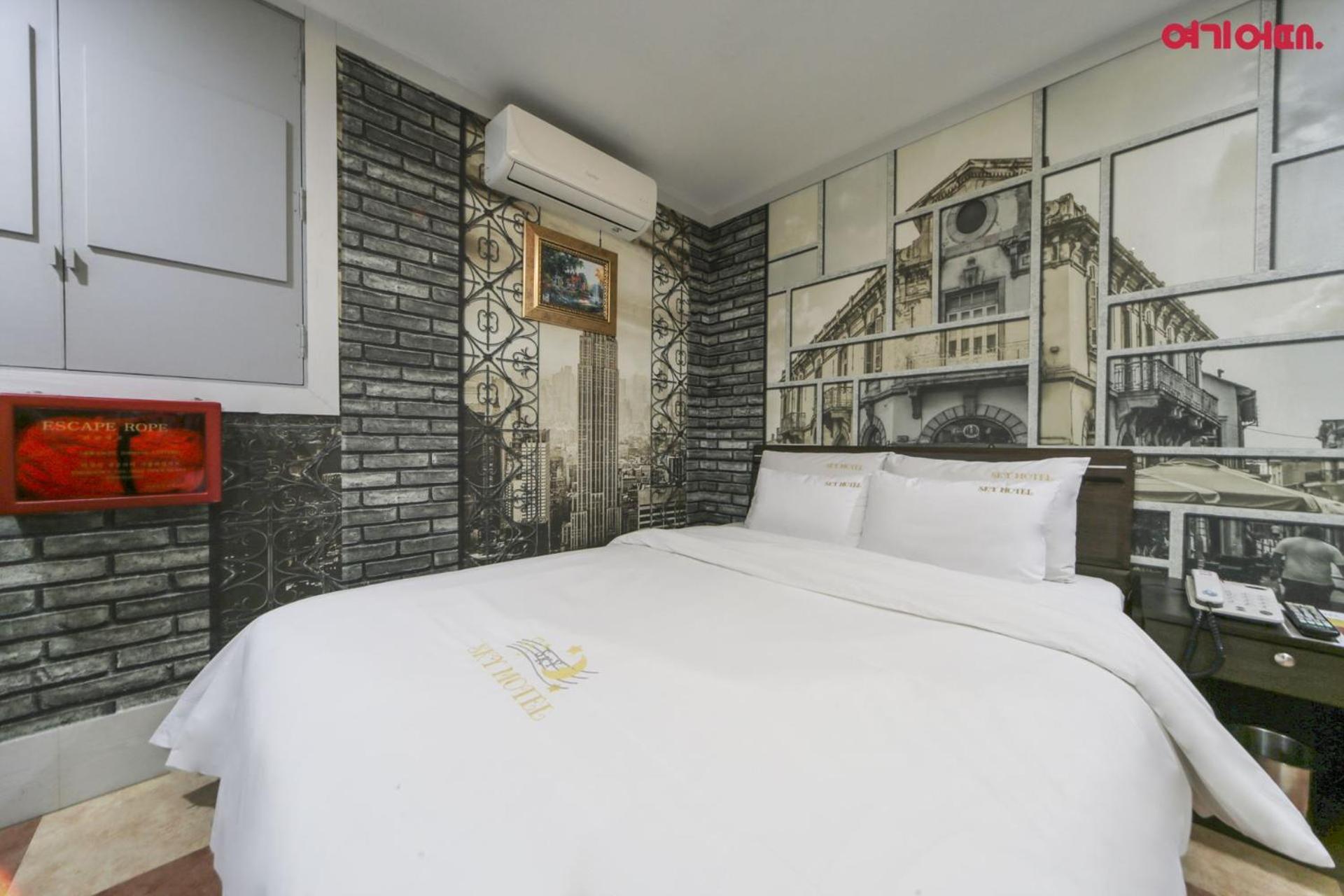 Large Double Room photo 1