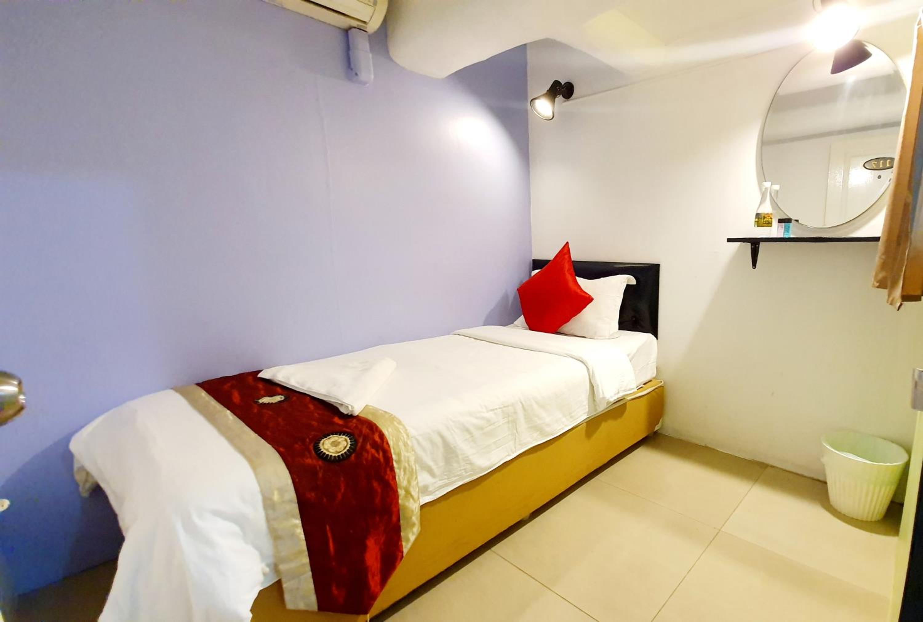 Single Room with Shared Bathroom photo 1