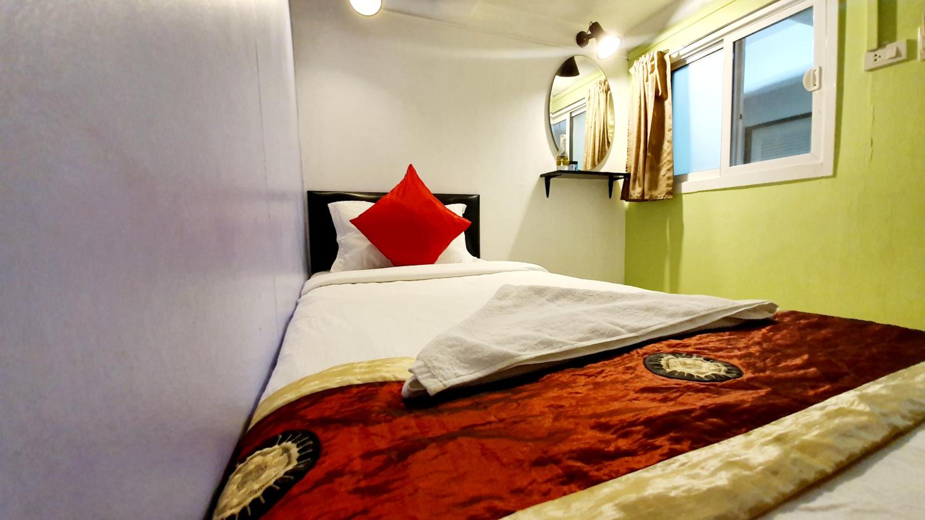 Single Room with Shared Bathroom photo 3