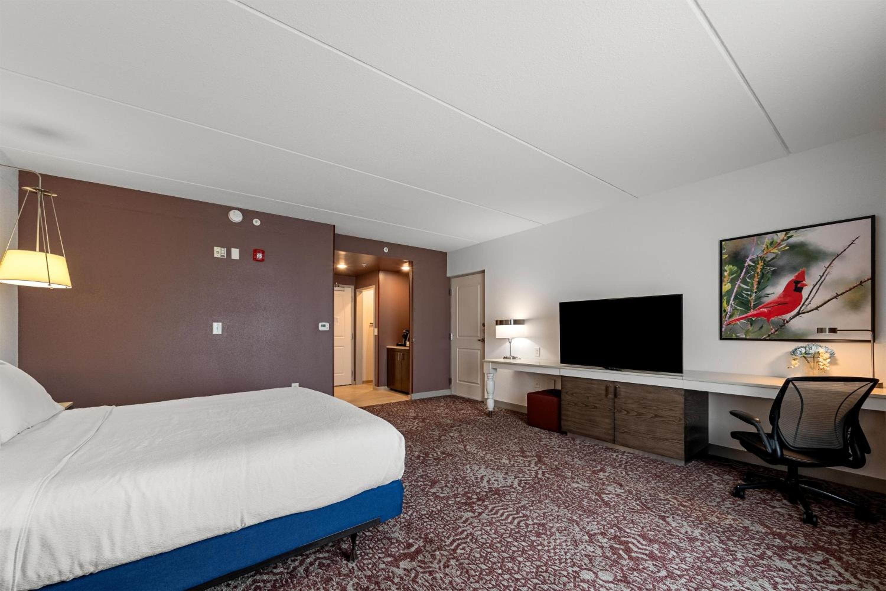 King Room with Tub - Mobility and Hearing Access