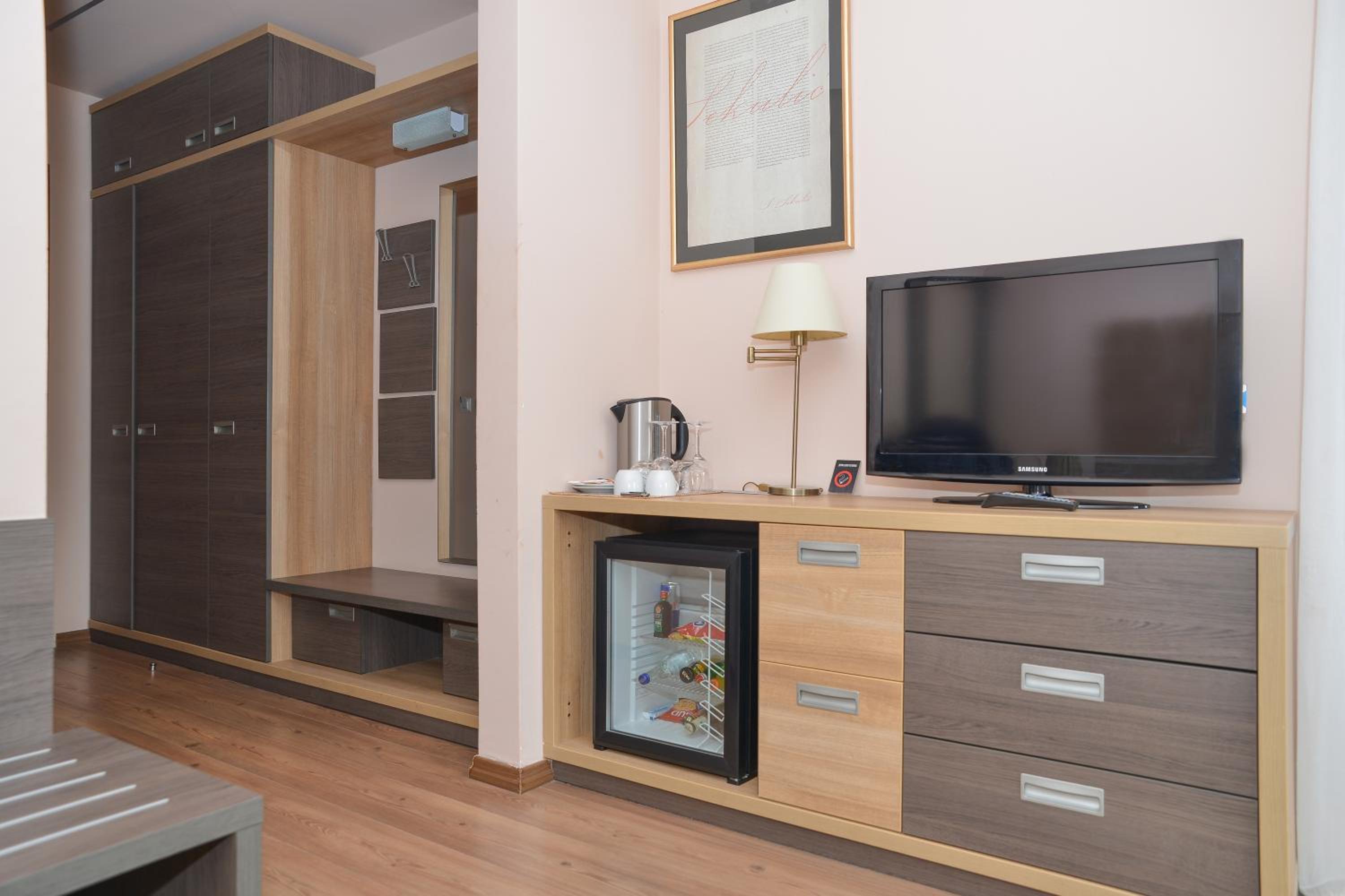 Special Offer - Double or Twin Room with Summer Hill Package