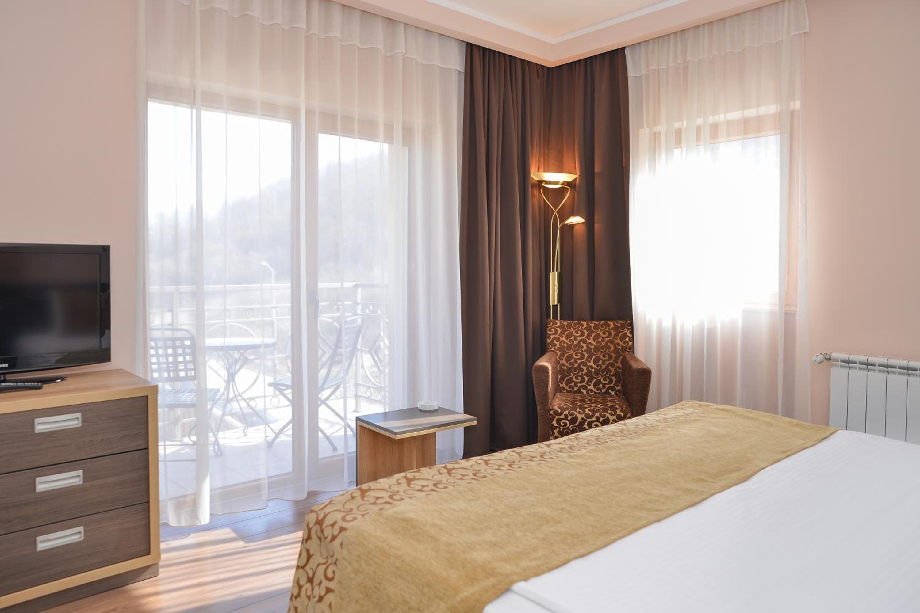 Special Offer - Double or Twin Room with Summer Hill Package photo 1
