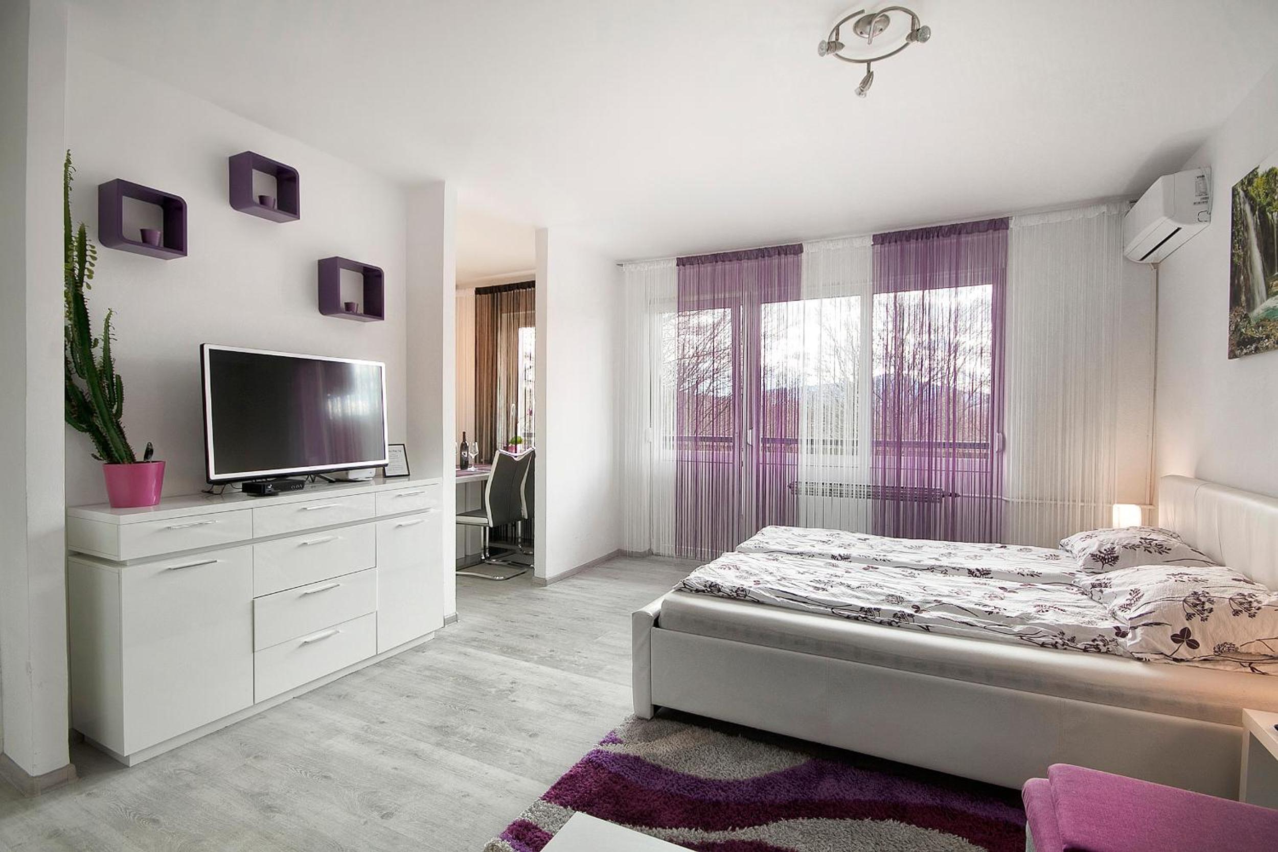 Studio Apartment - Photo 2