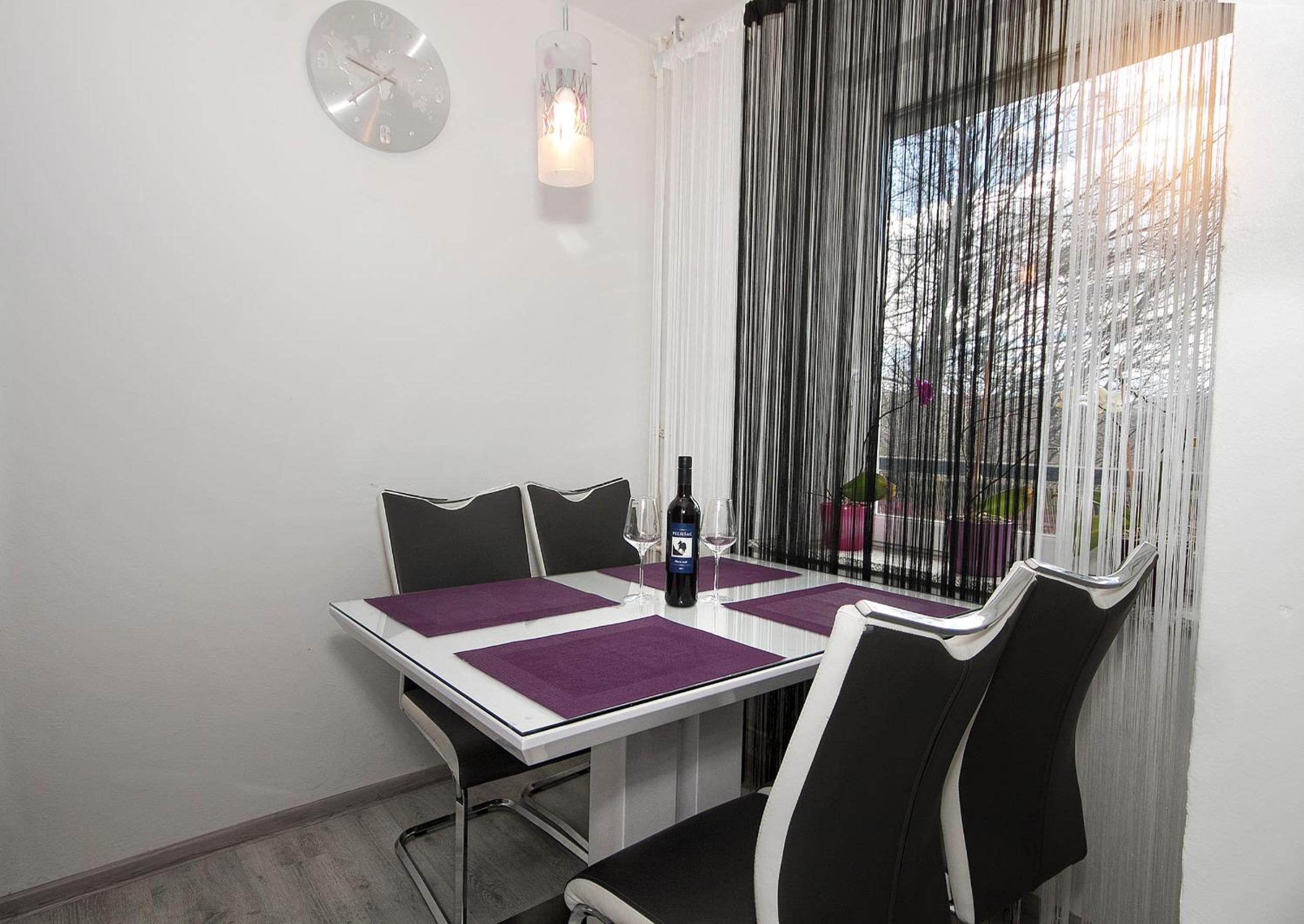 Studio Apartment - Photo 9