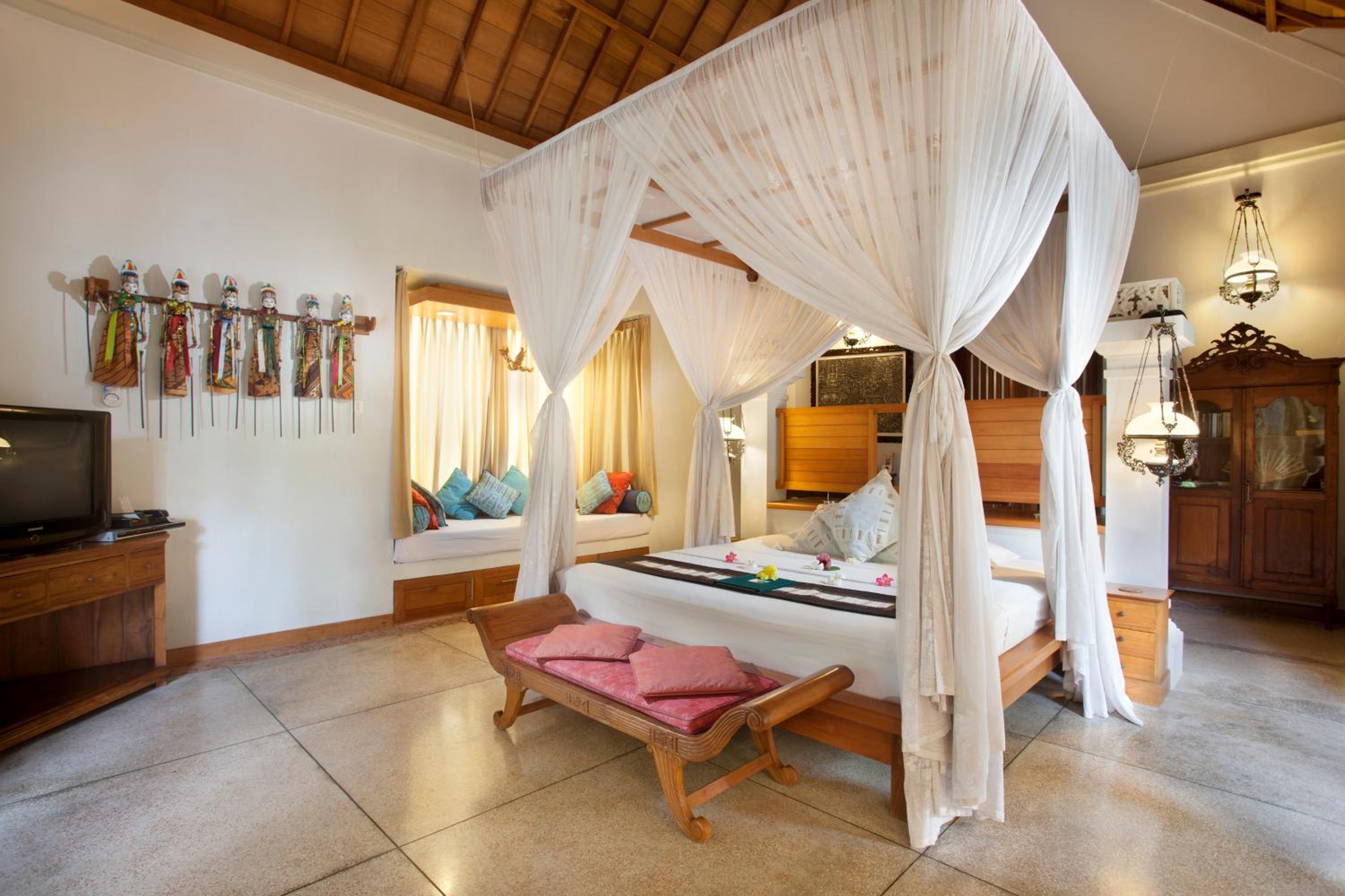Three-Bedroom Villa with Private Pool - Photo 1