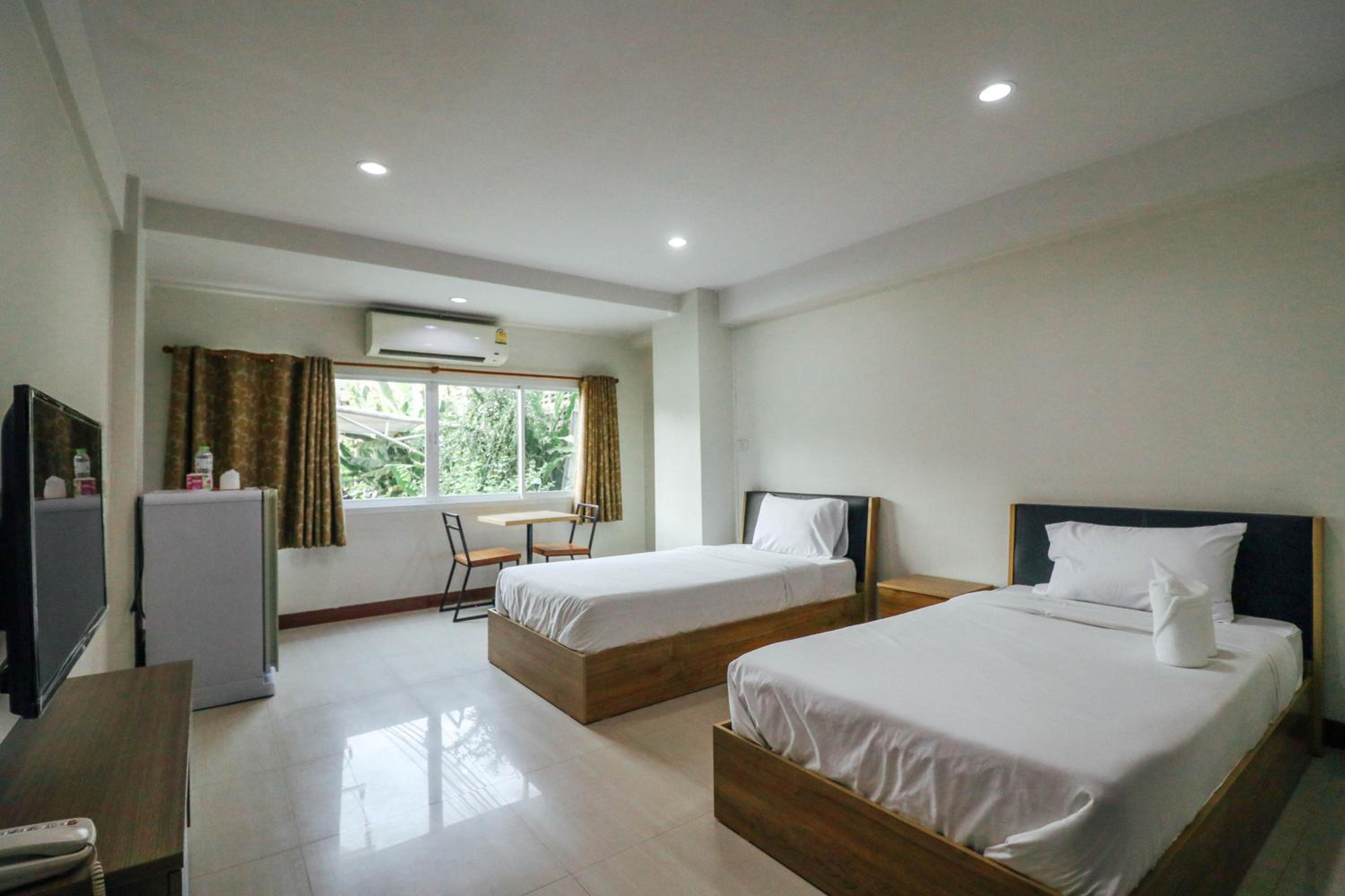 Standard Twin Room - Photo 1