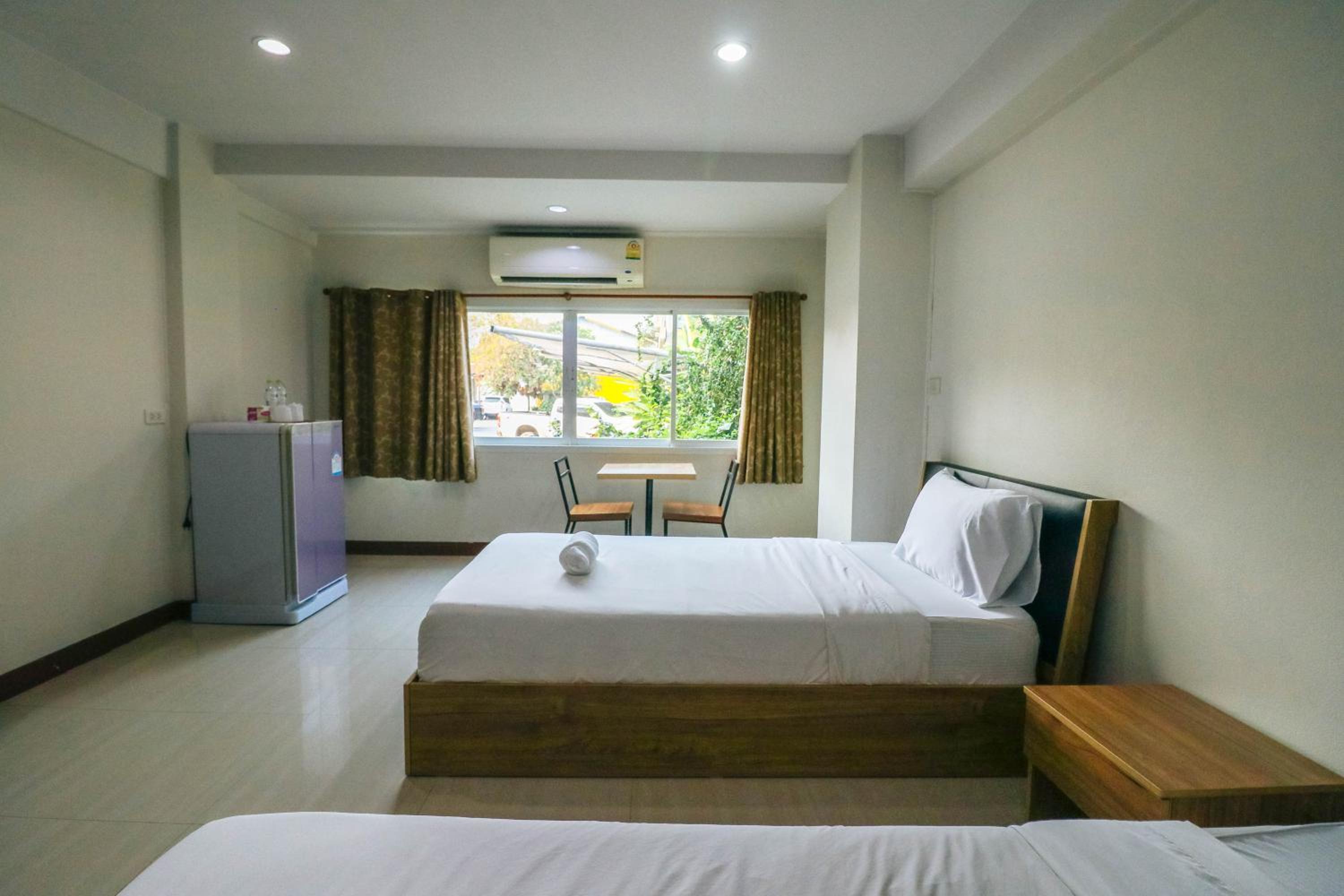 Standard Twin Room - Photo 8
