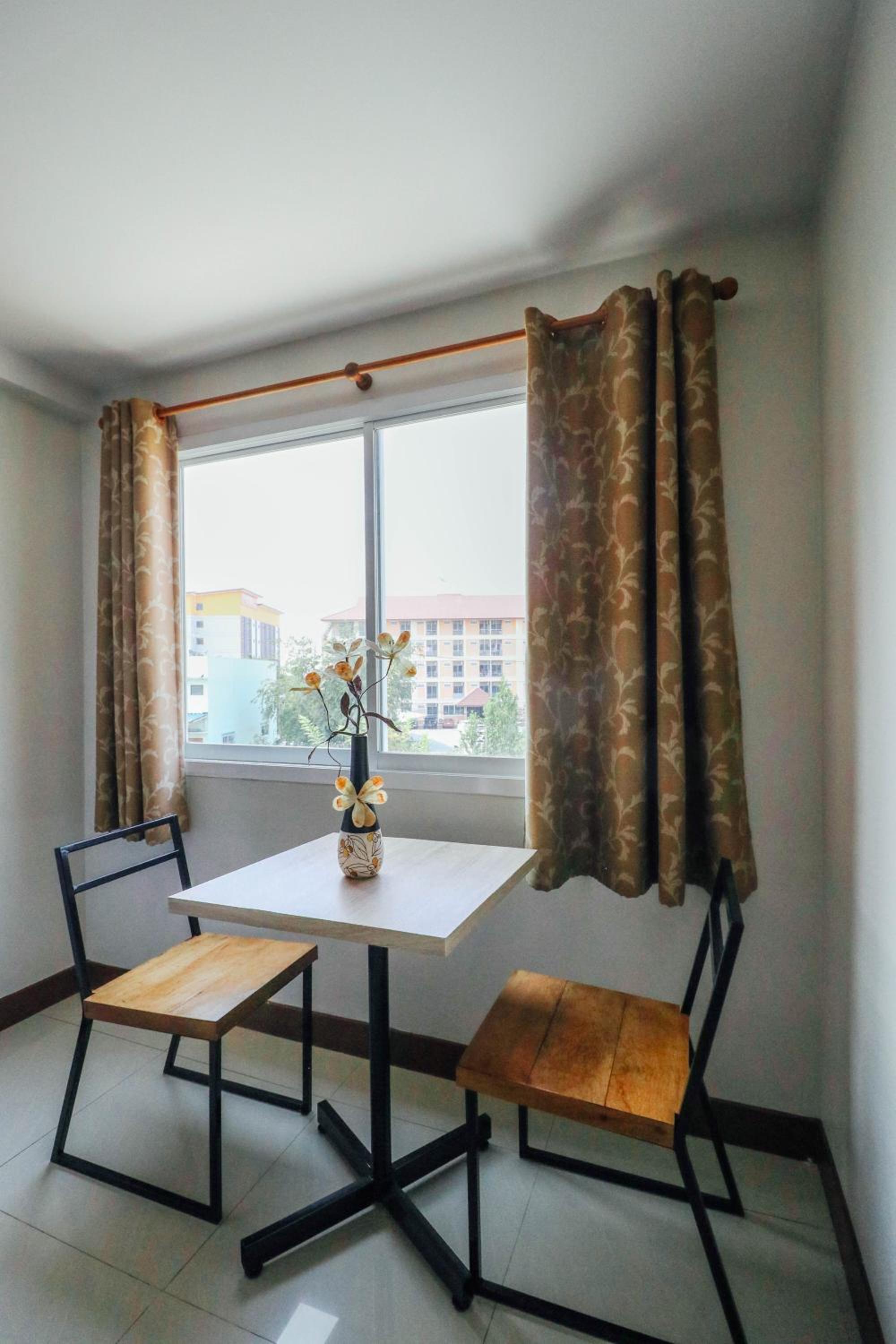Standard Double Room - Photo 9